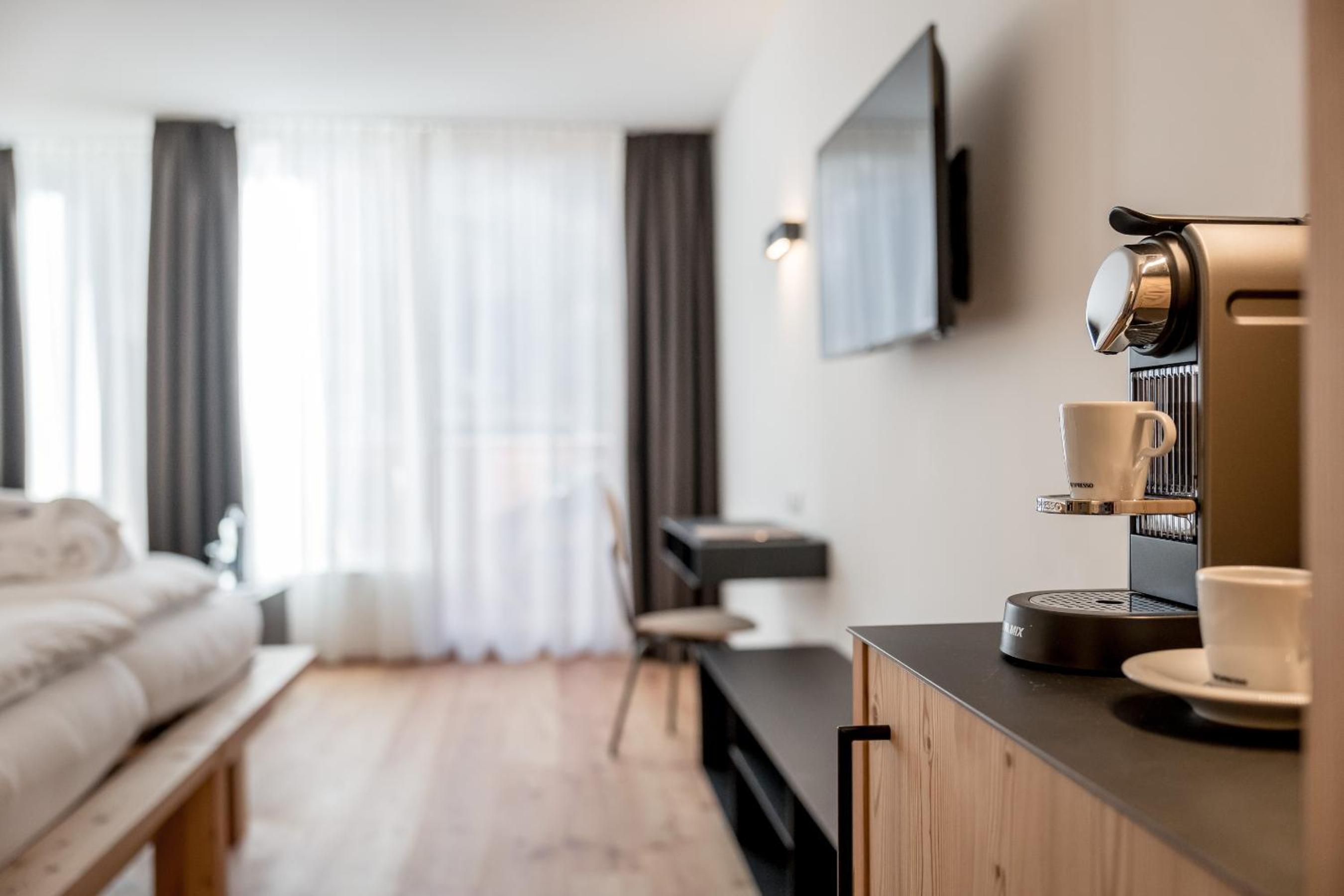 Double Room L with Balcony - Photo 9