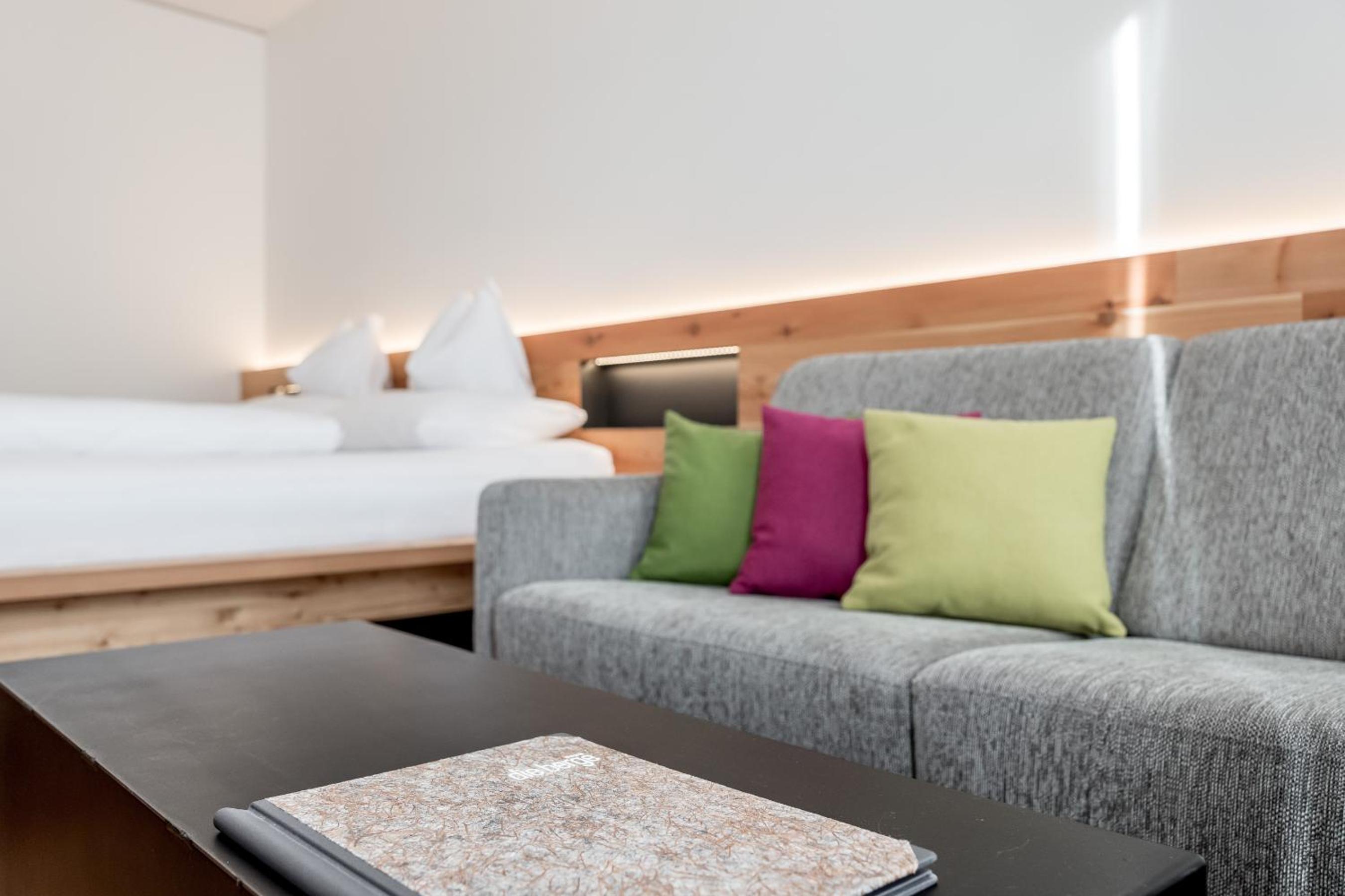 Double Room L with Balcony - Photo 7
