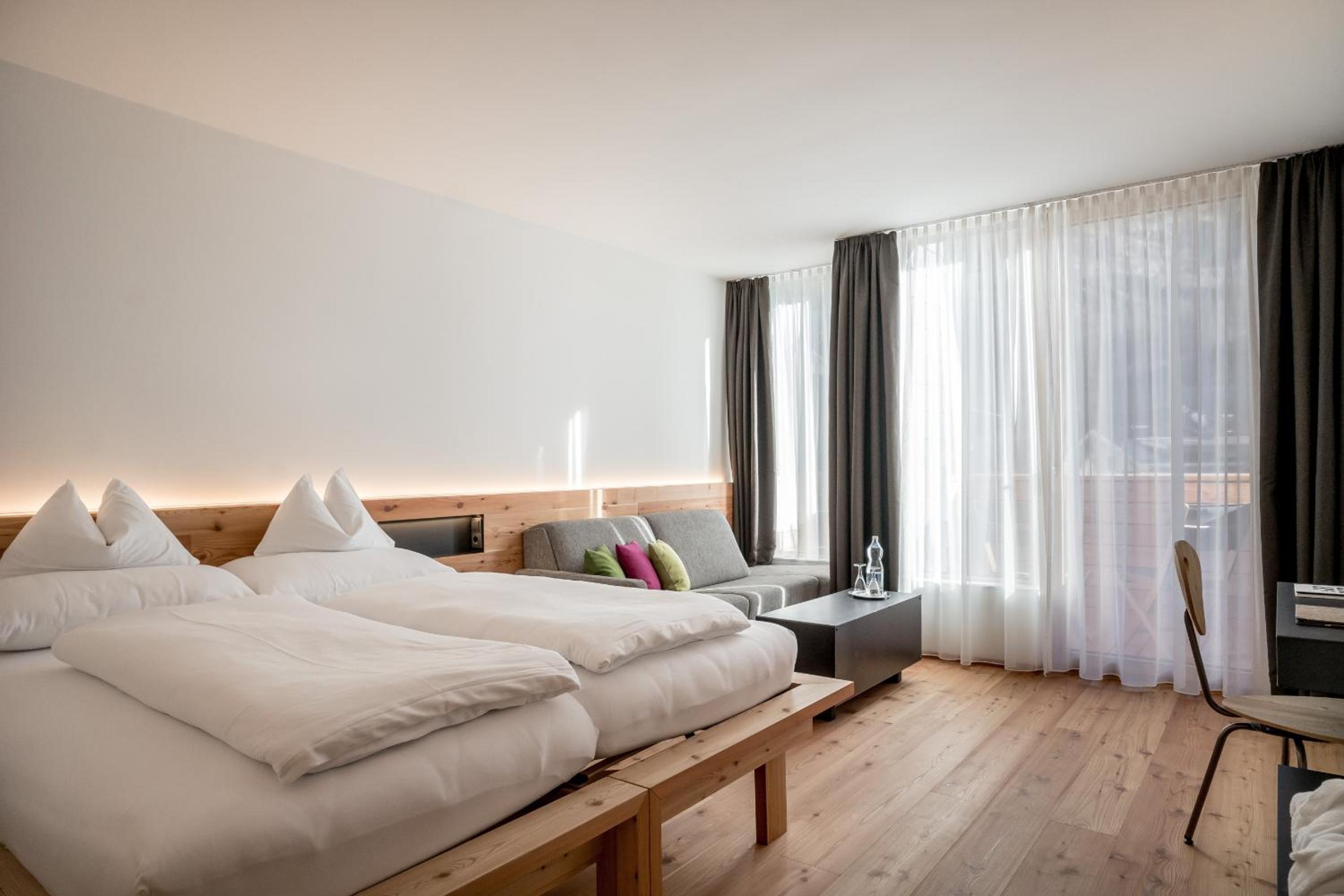Double Room L with Balcony - Photo 6