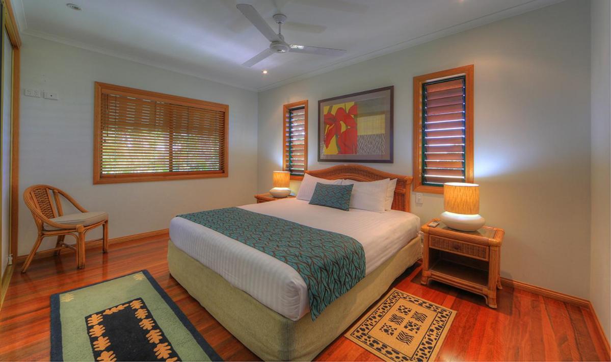 Three-Bedroom House - Beachfront photo 3