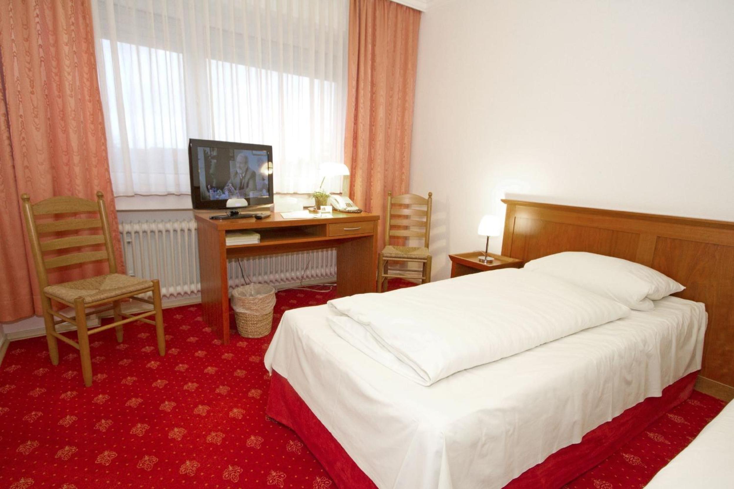 Double Room - Photo 13