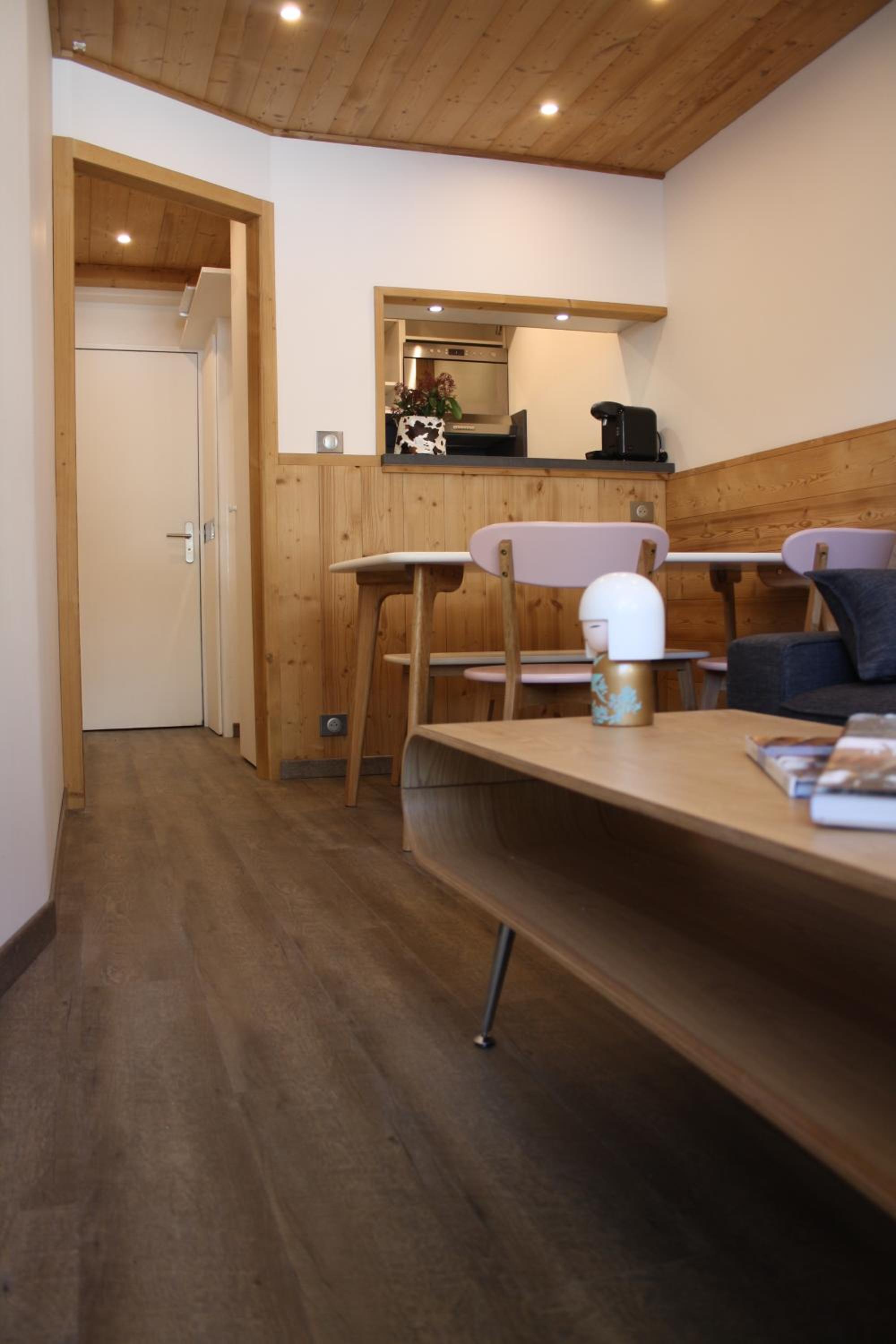 One-Bedroom Apartment photo 2