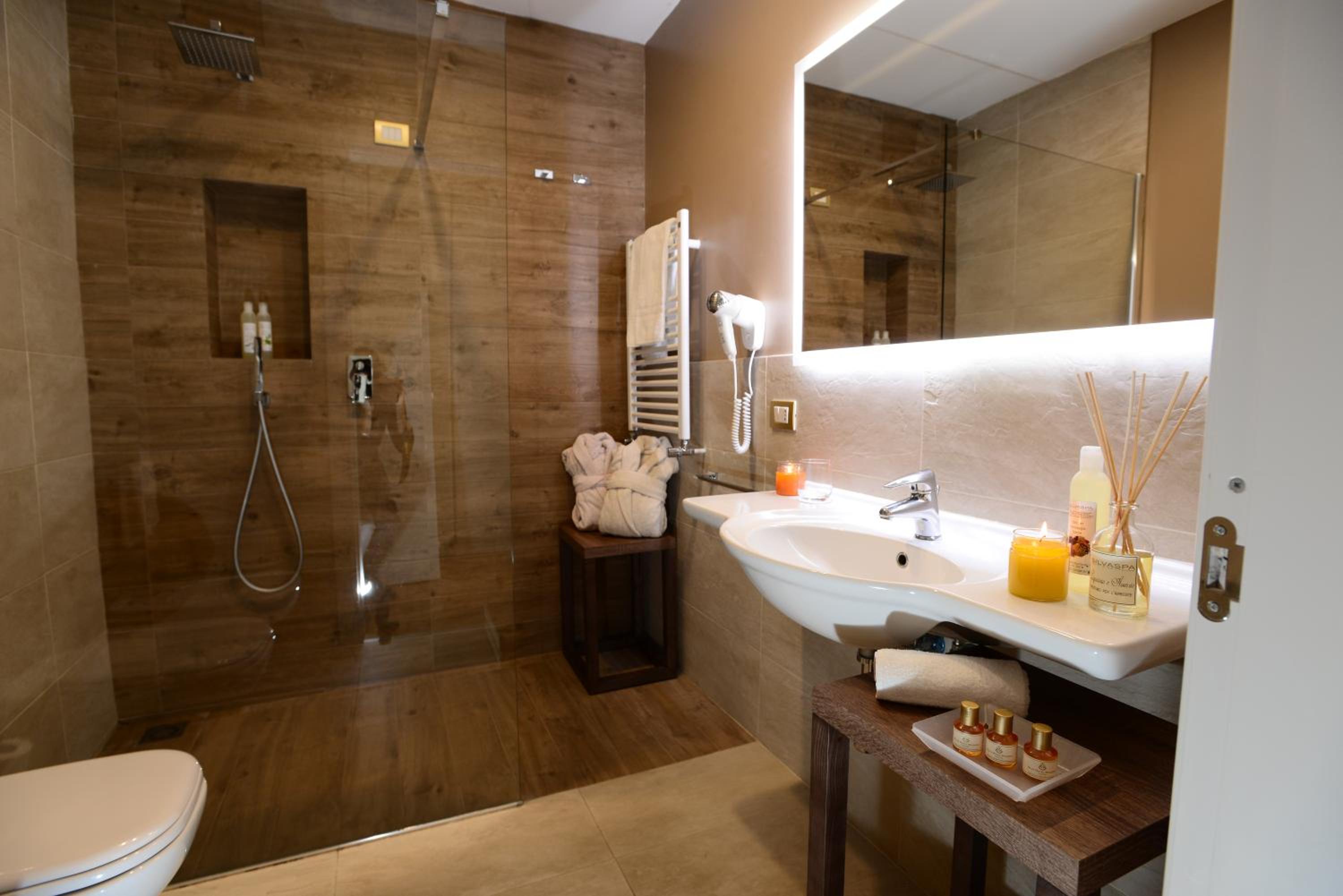 Suite - Photo 6