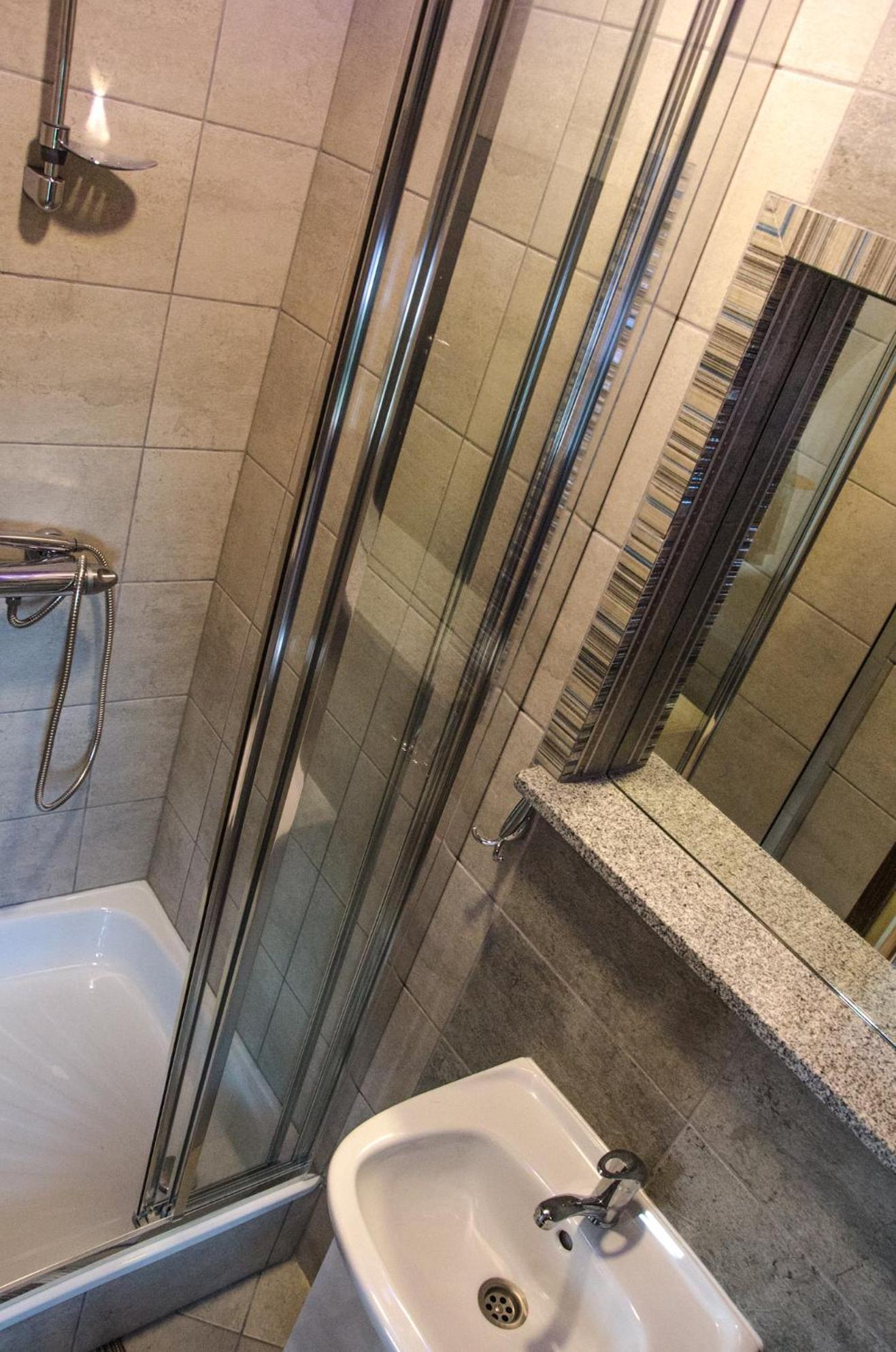 Triple Room with Bathroom - Photo 7