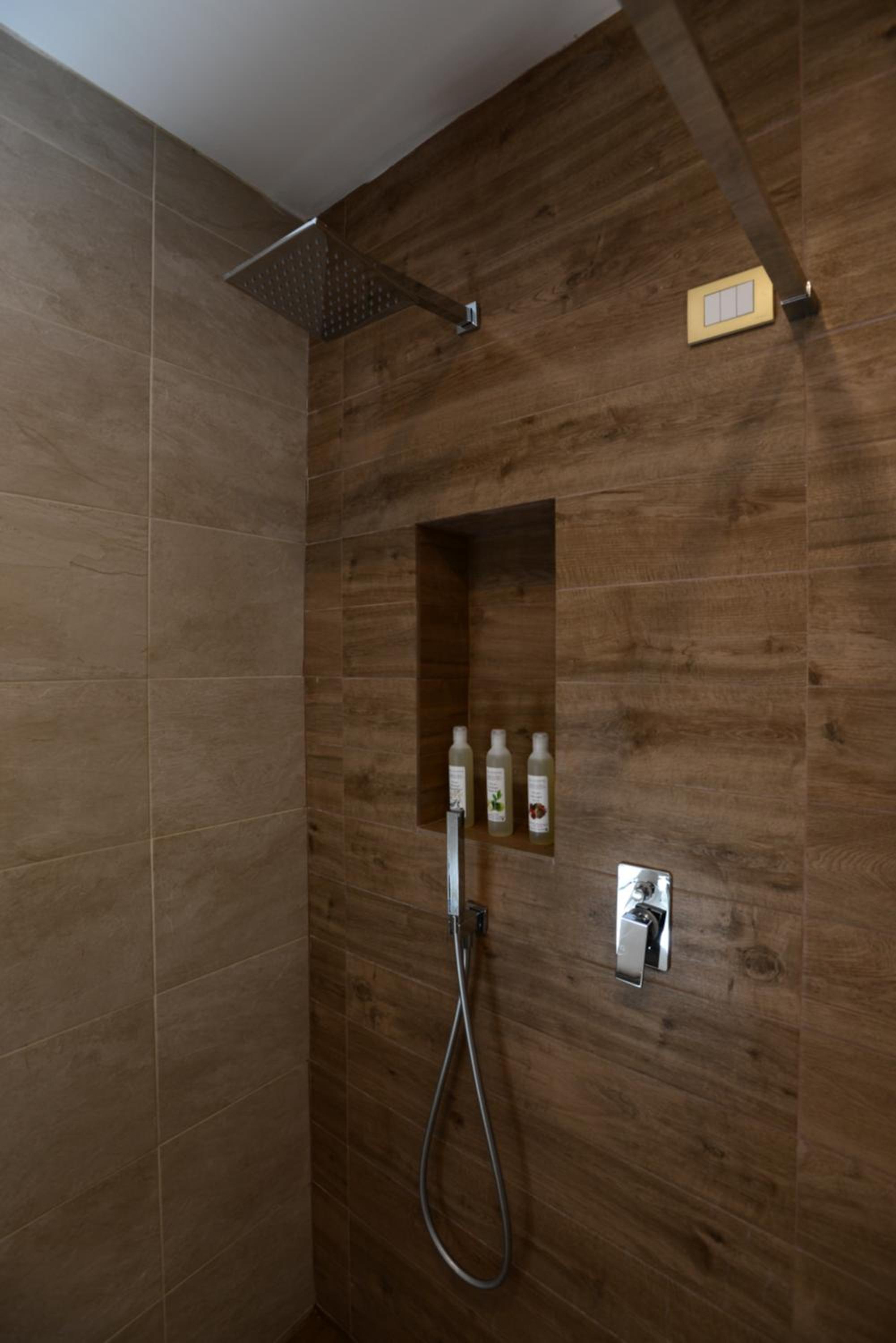Large Superior Double Room with Spa Access - Photo 3