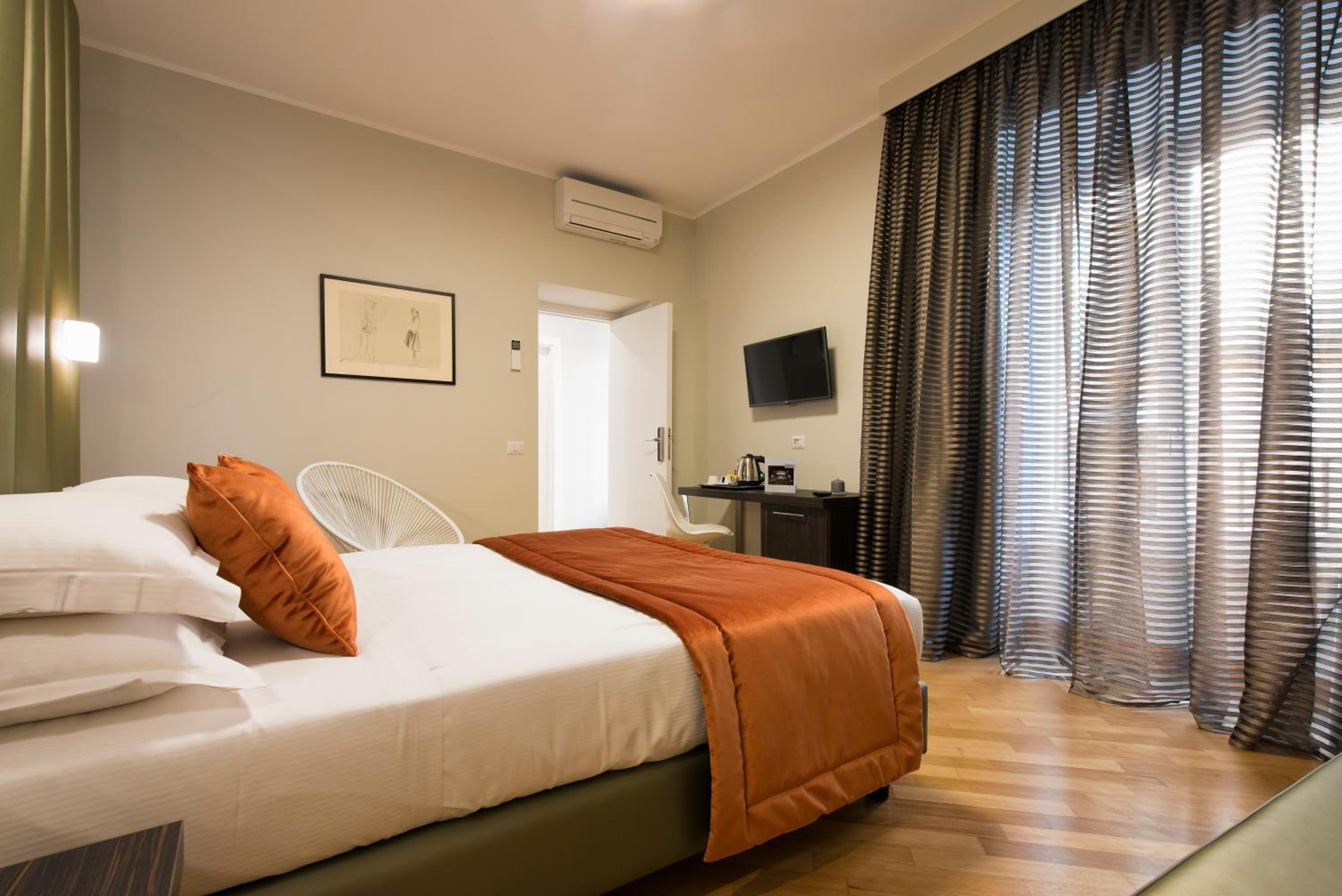Standard Double or Twin Room photo 3