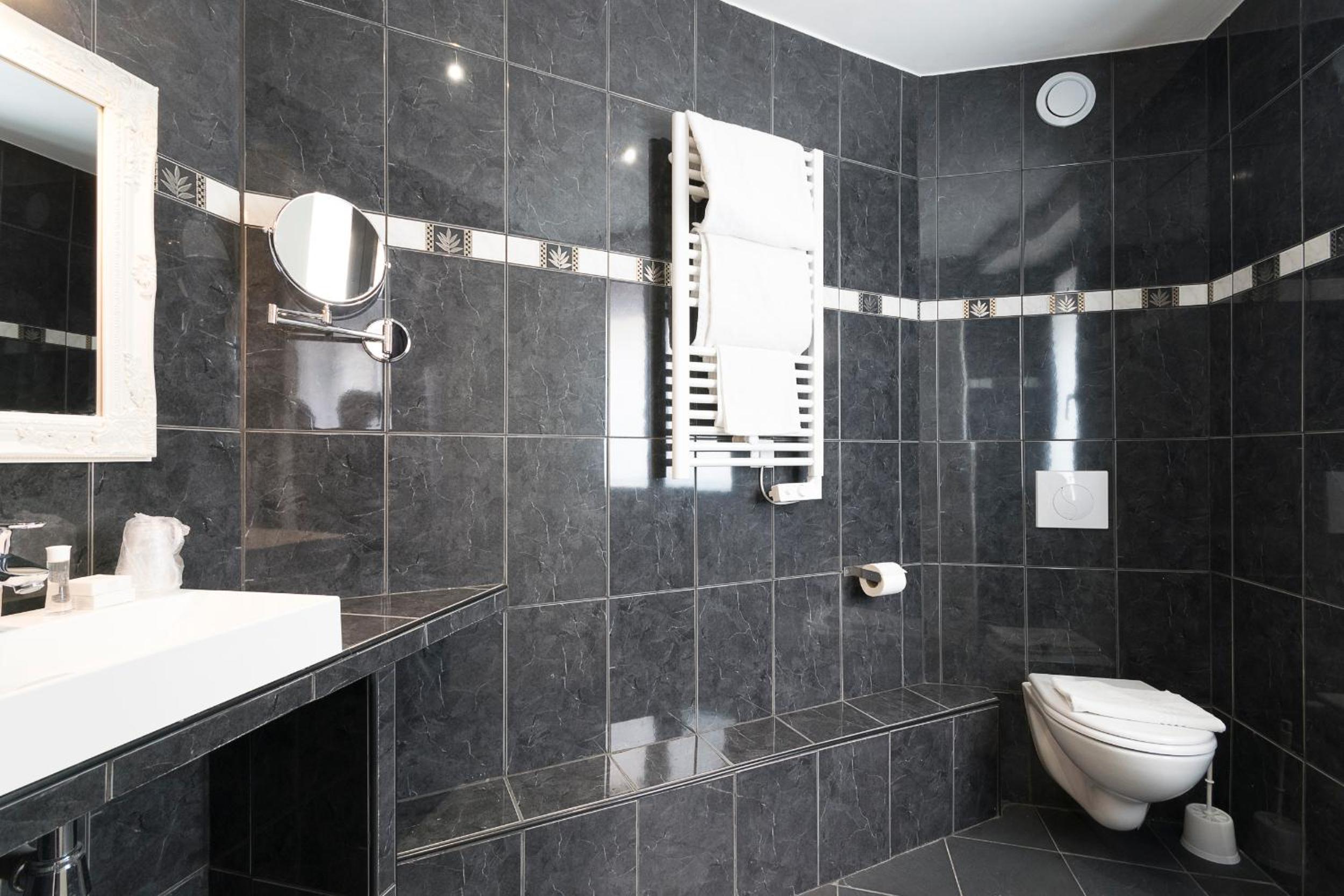 Double Room with Bath photo 2