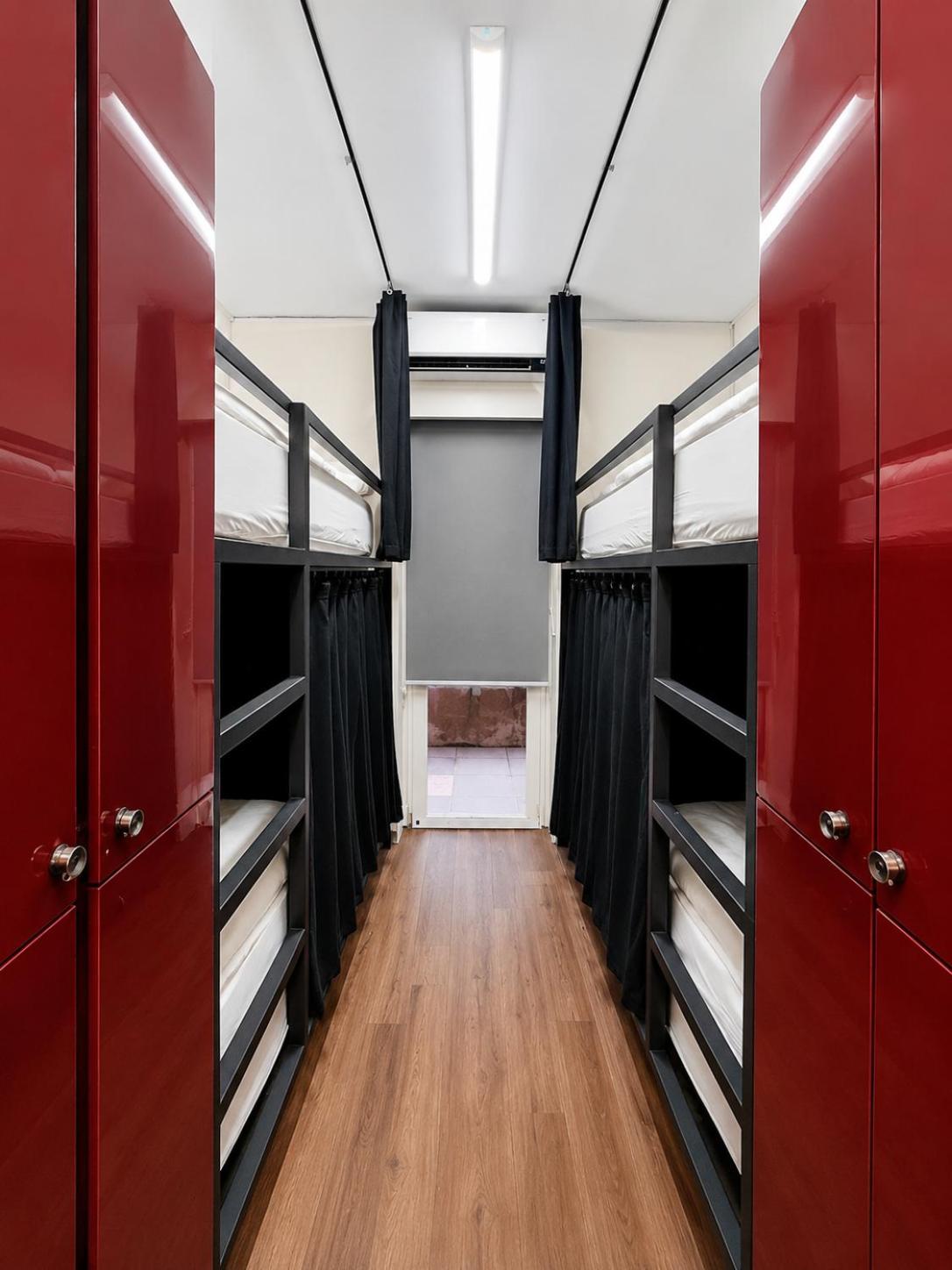 Bed in 8-Bed Mixed Dormitory Room photo 1