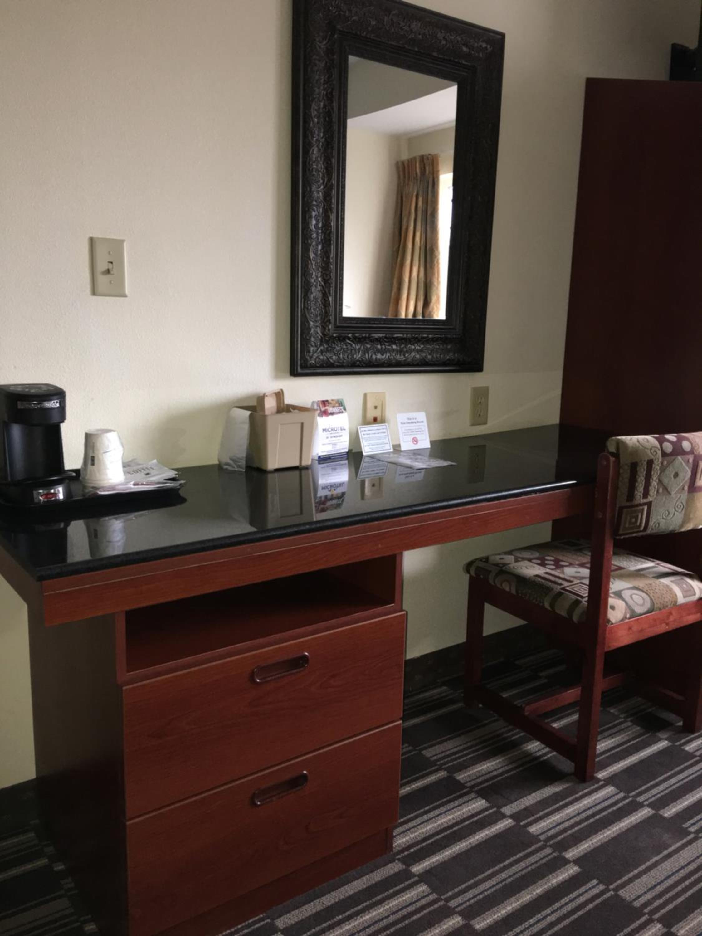 Queen Room - Disability Access/Non-Smoking - Photo 1