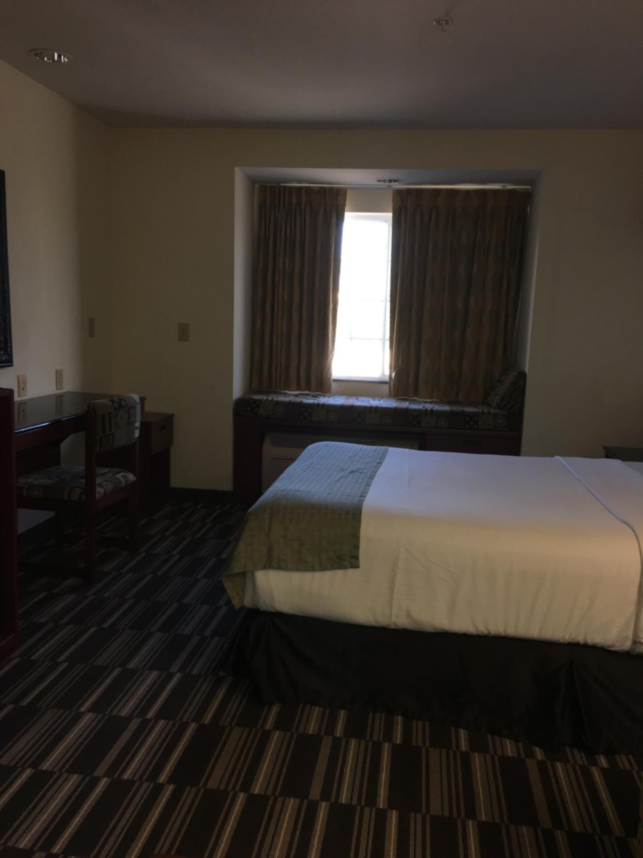 Queen Suite with Sofa Bed - Disability Access - Photo 1