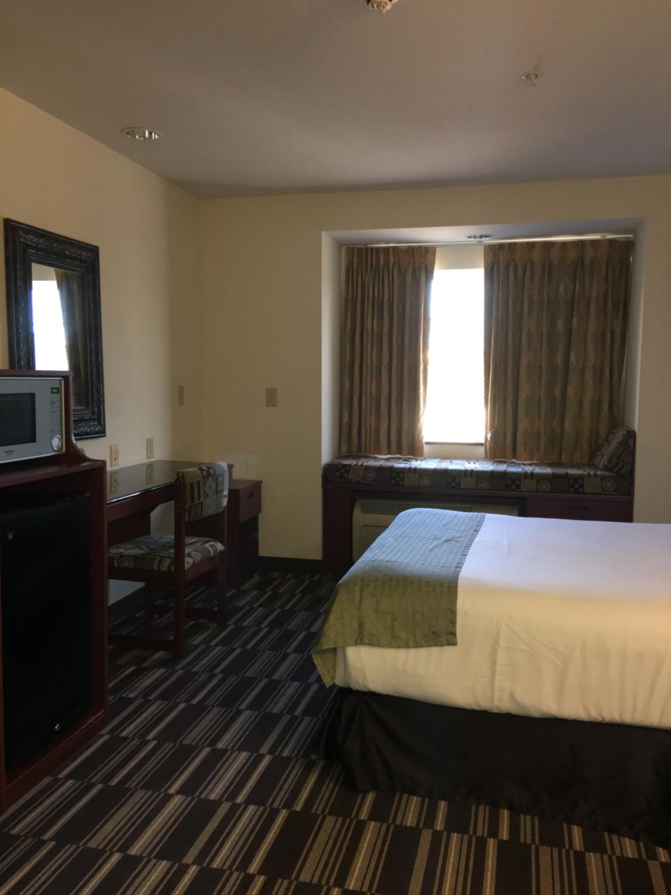 Queen Suite with Sofa Bed - Disability Access - Photo 6