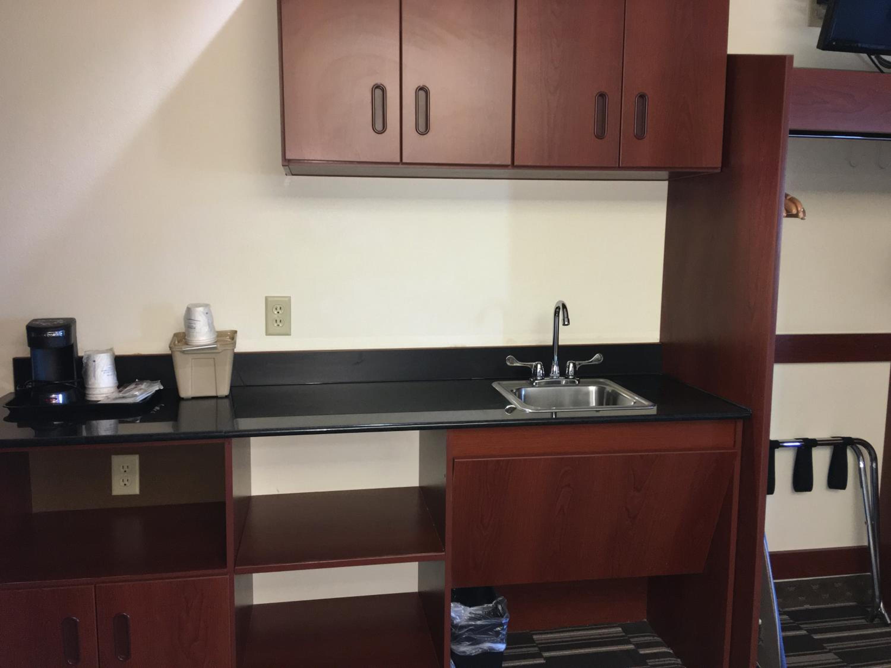 Queen Suite with Sofa Bed - Disability Access - Photo 2