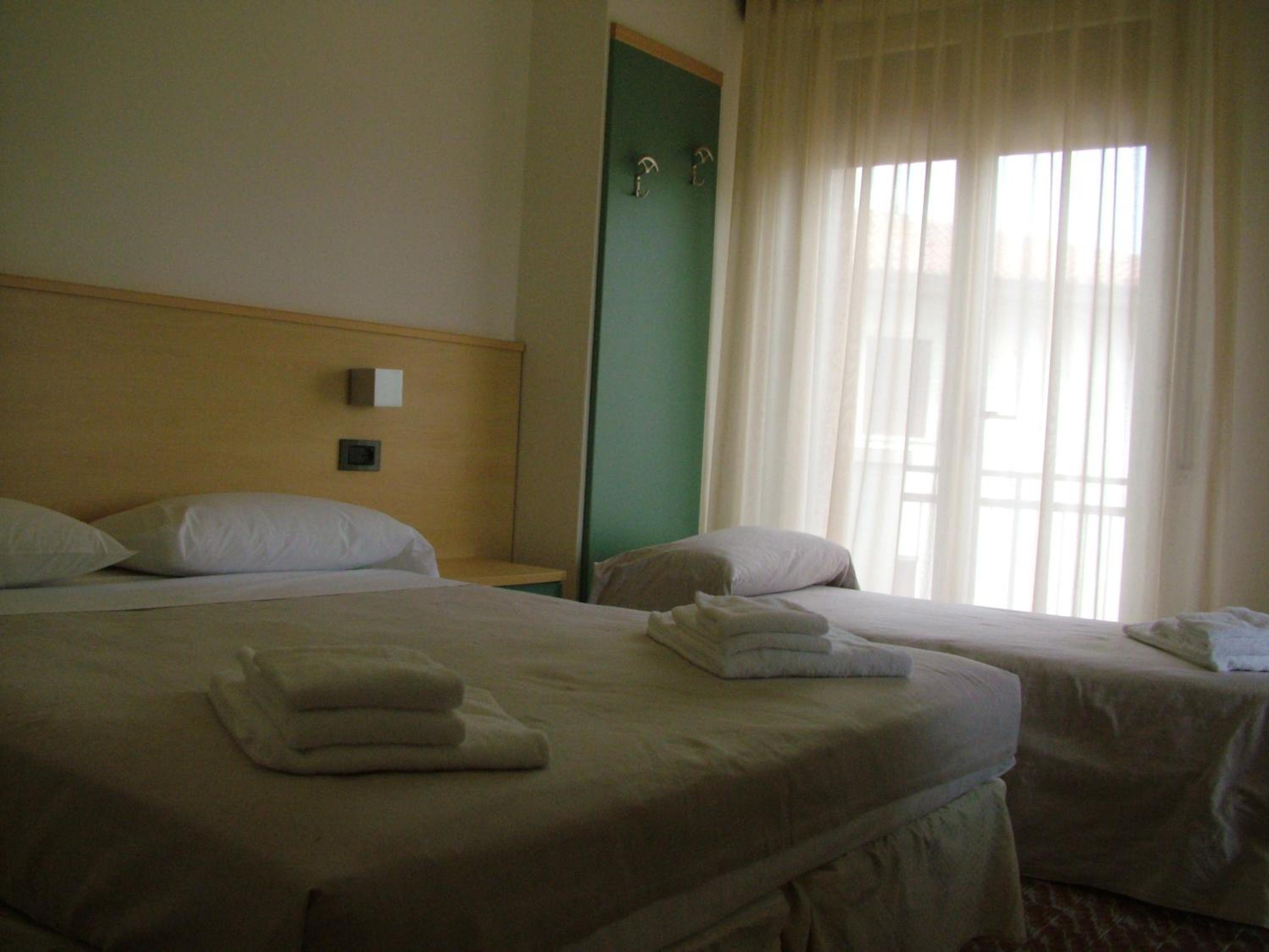 Triple Room with Balcony - Photo 3