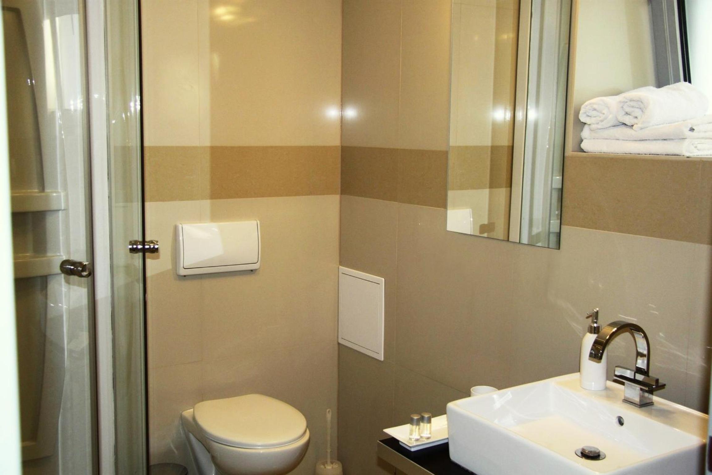 Double Room - Photo 12