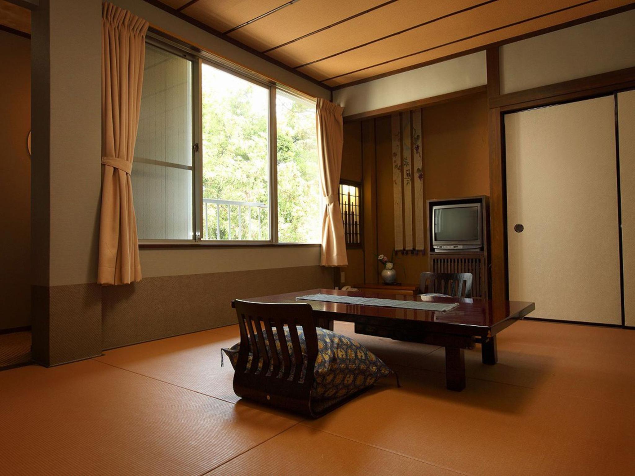 Japanese-Style Standard Room with Shared Bathroom - Photo 3