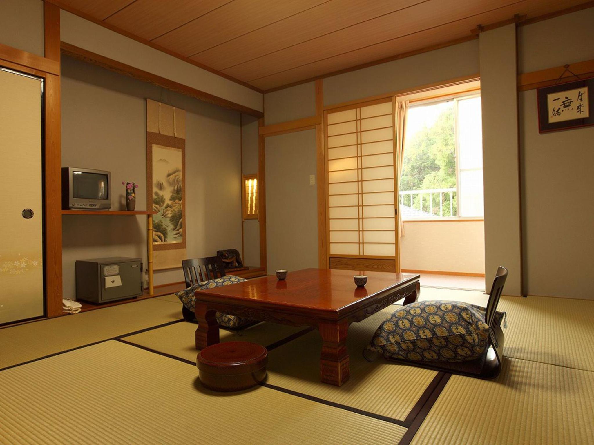 Japanese-Style Standard Room with Shared Bathroom - Photo 4
