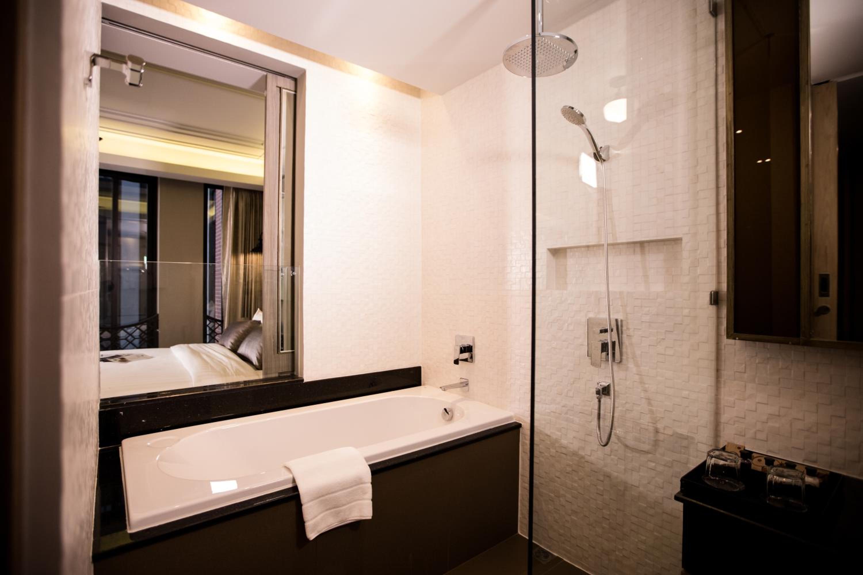 Deluxe Room - Photo 5
