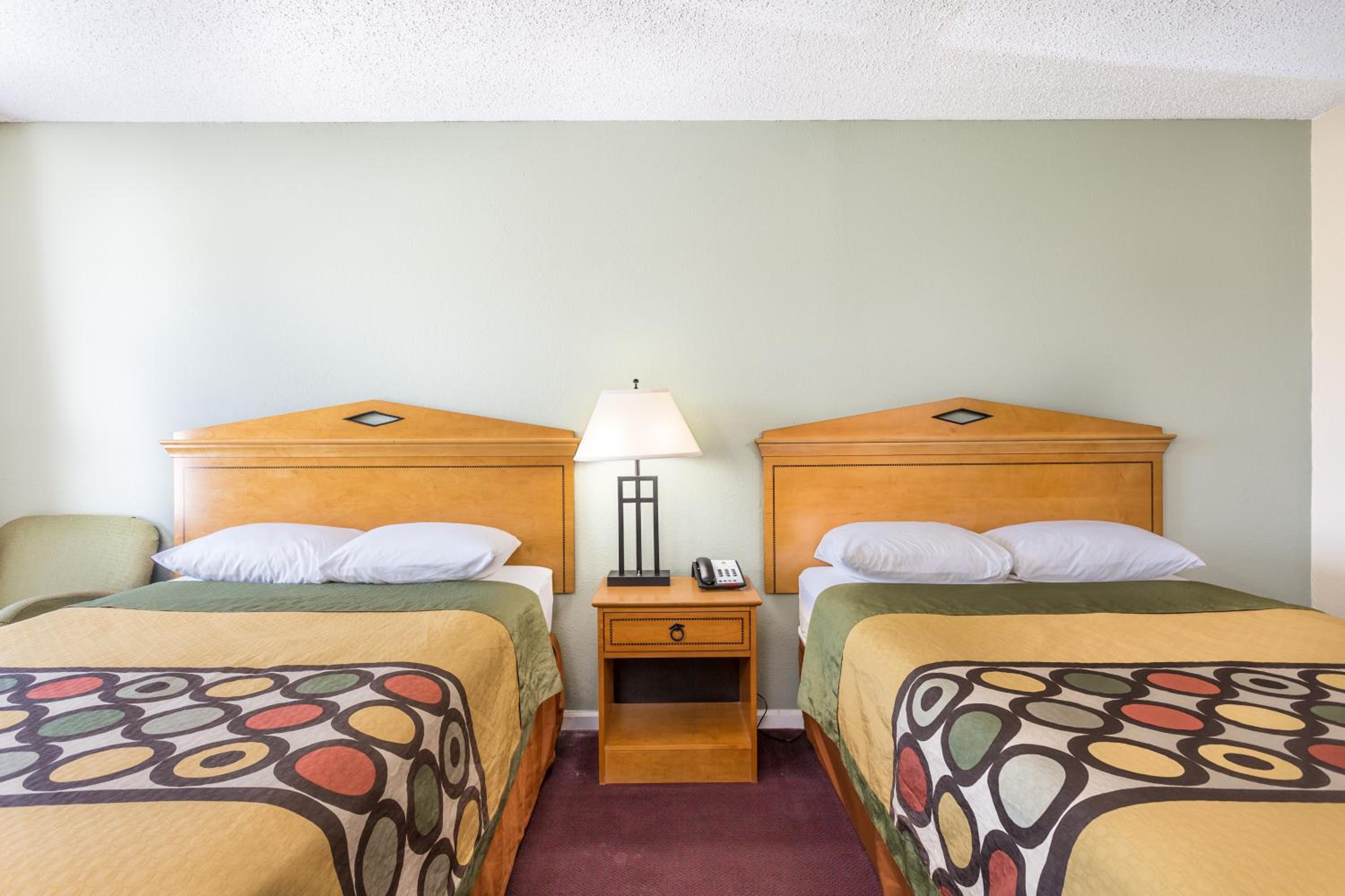 Double Room with Two Double Beds - Smoking - Photo 5