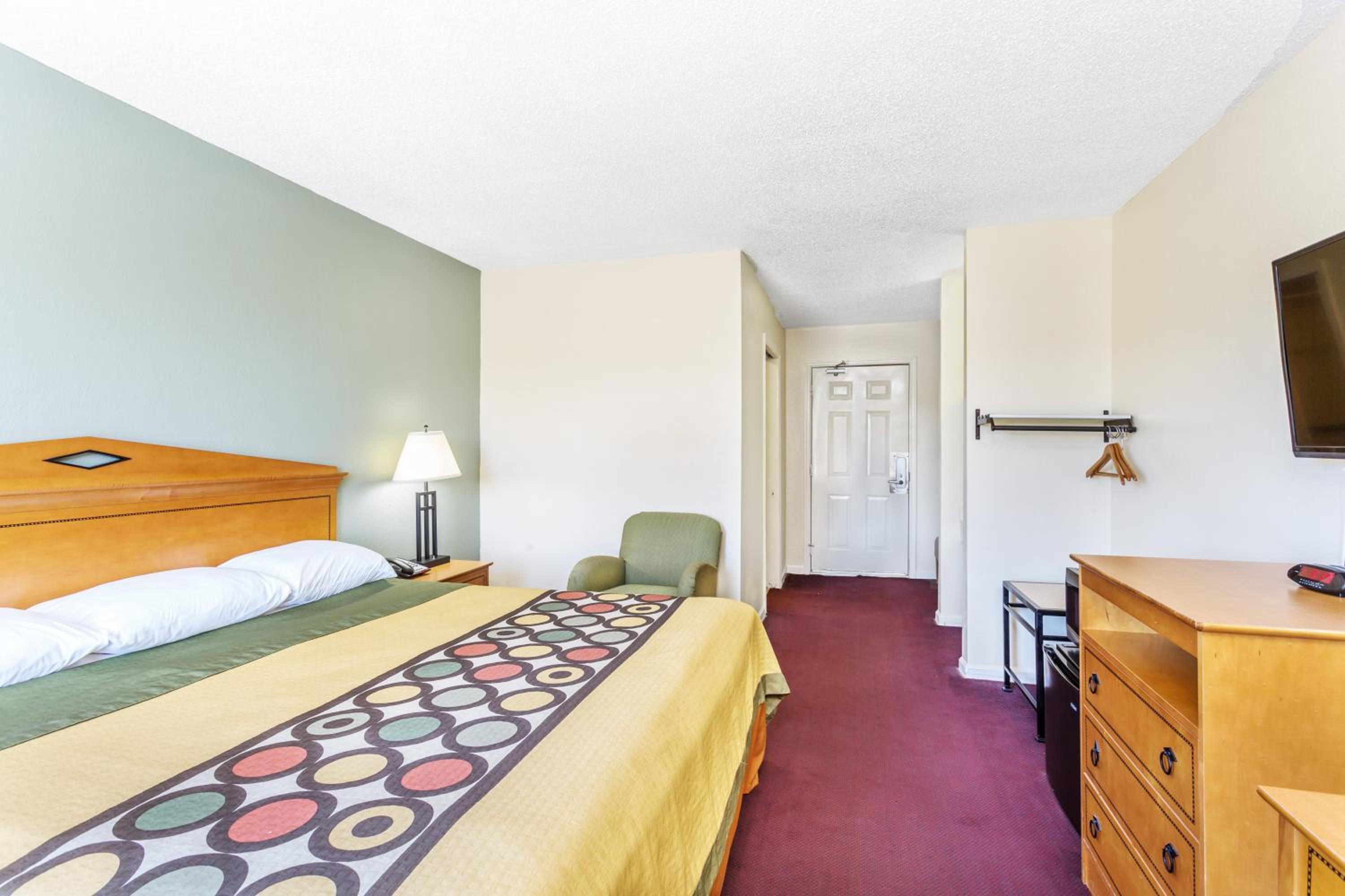 King Room - Disability Access - Non-Smoking - Photo 2