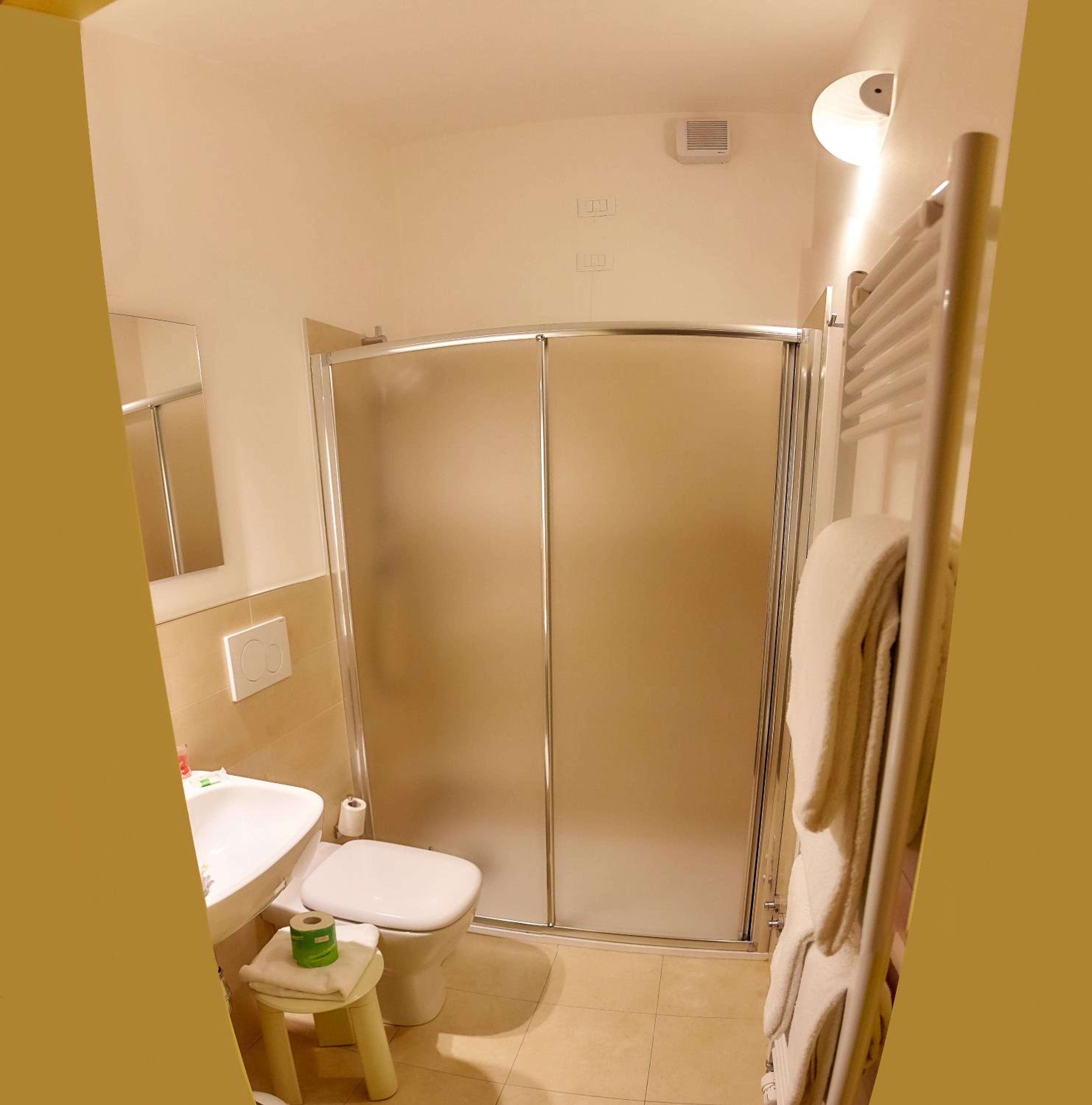 Deluxe Double Room - Photo 8
