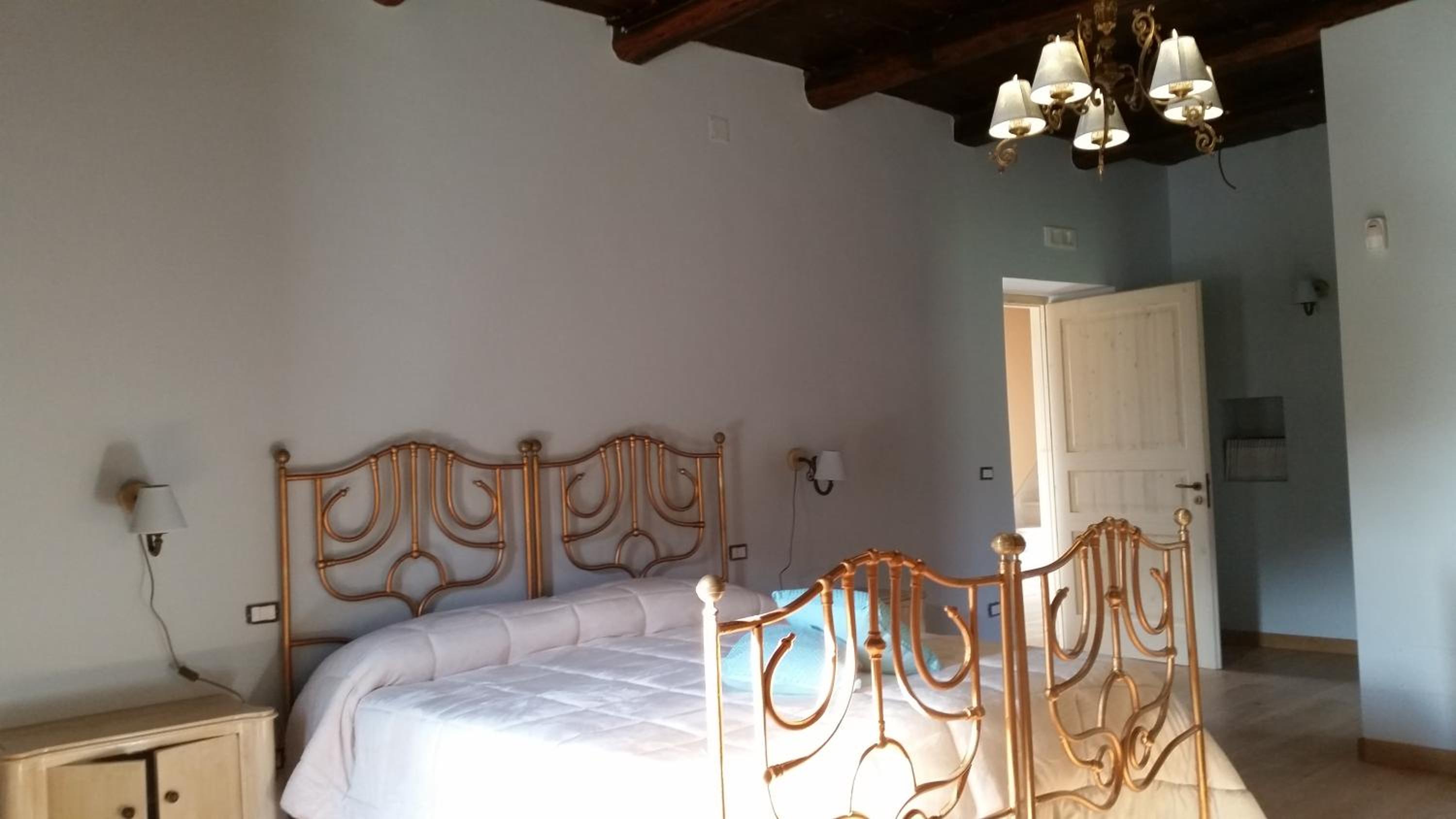 Deluxe Room (2 Adults + 1 Child) photo 3