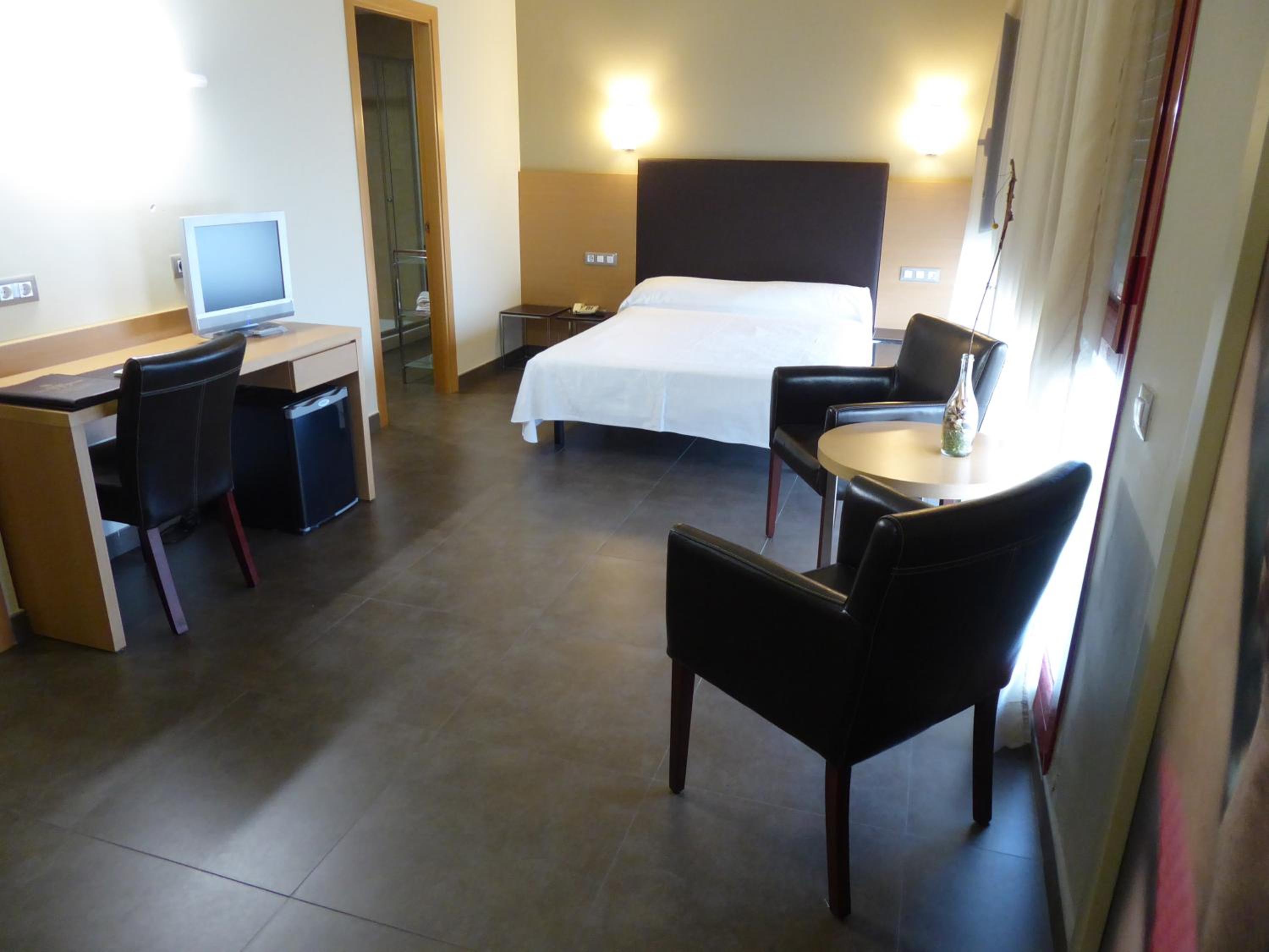 Superior Double or Twin Room - Photo 9