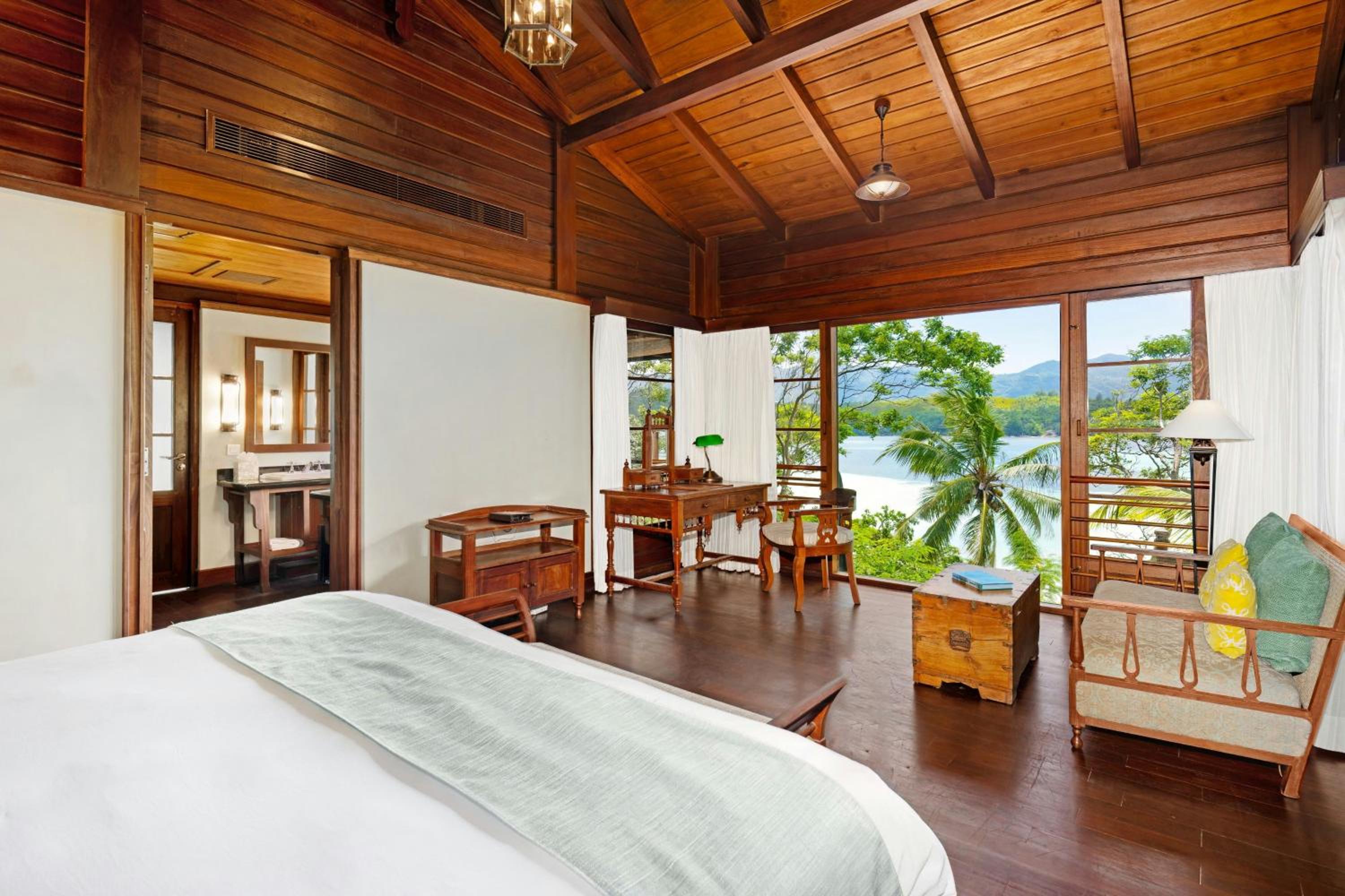 One-Bedroom Superior Pool Villa with King Bed and Ocean View, photo 6