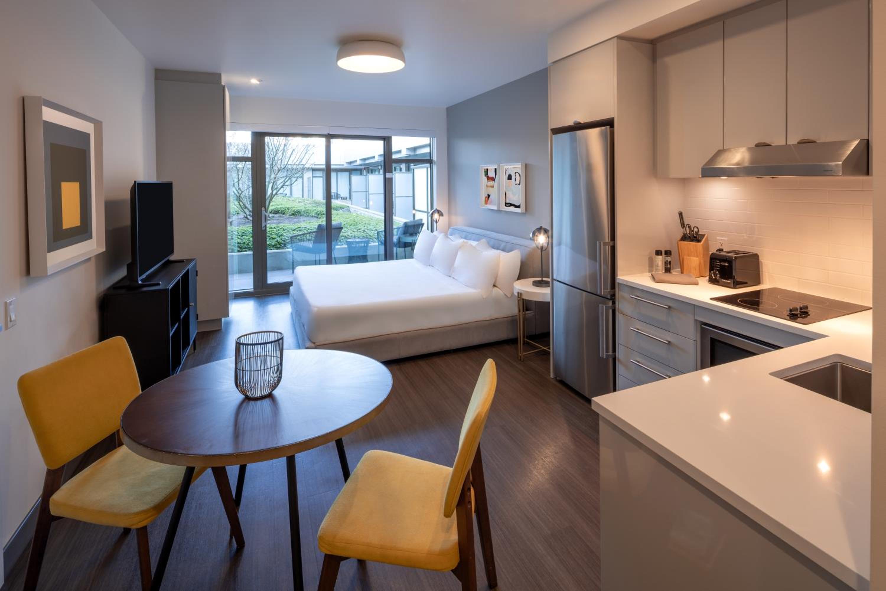 The Bay King Suite w/Terrace photo 3