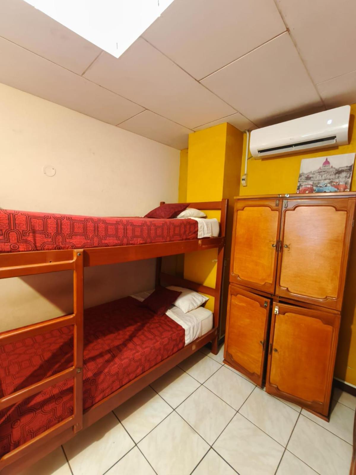 Bed in 6-Bed Dormitory Room photo 3