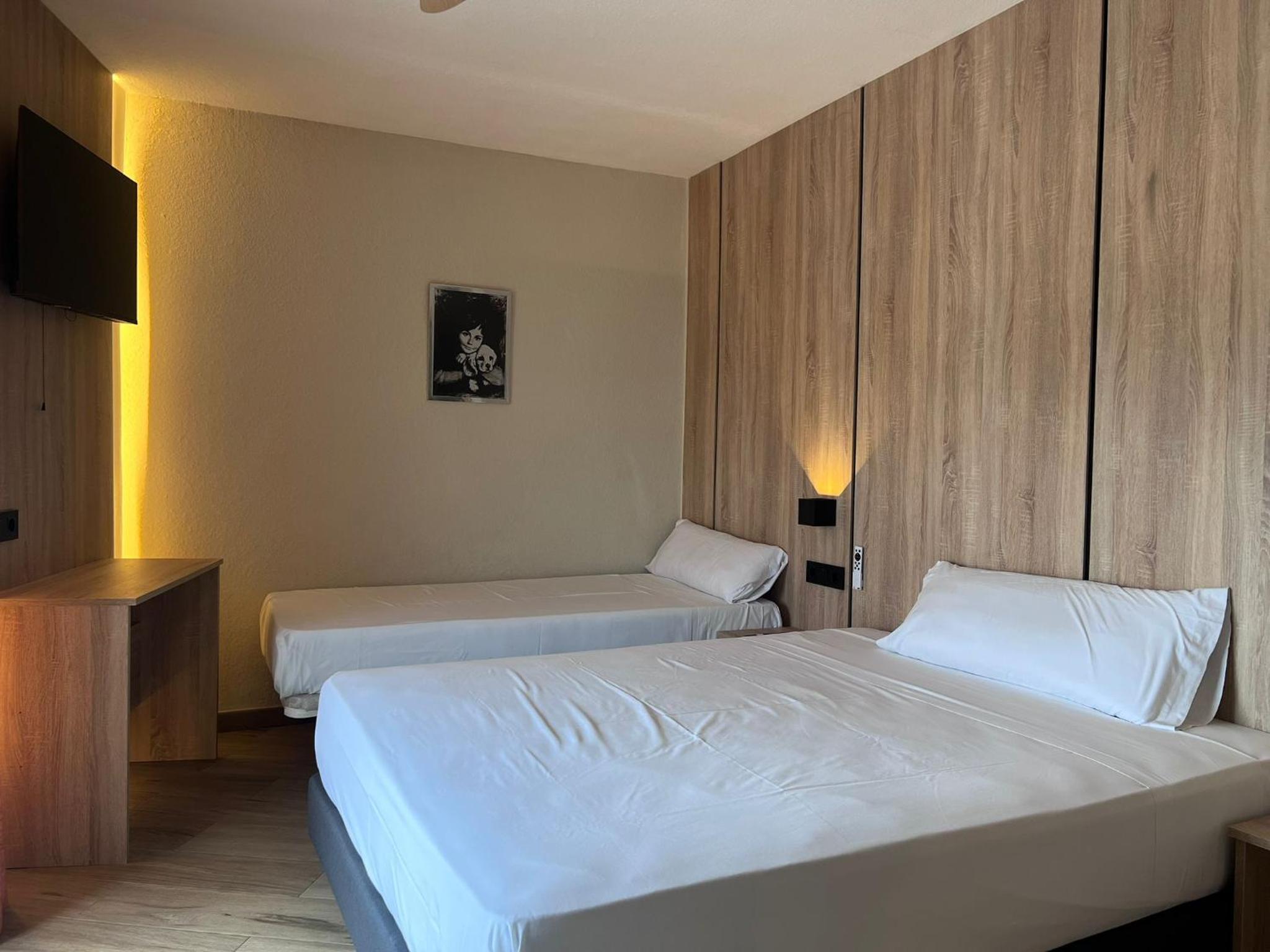 Deluxe Double Room with Extra Bed photo 2