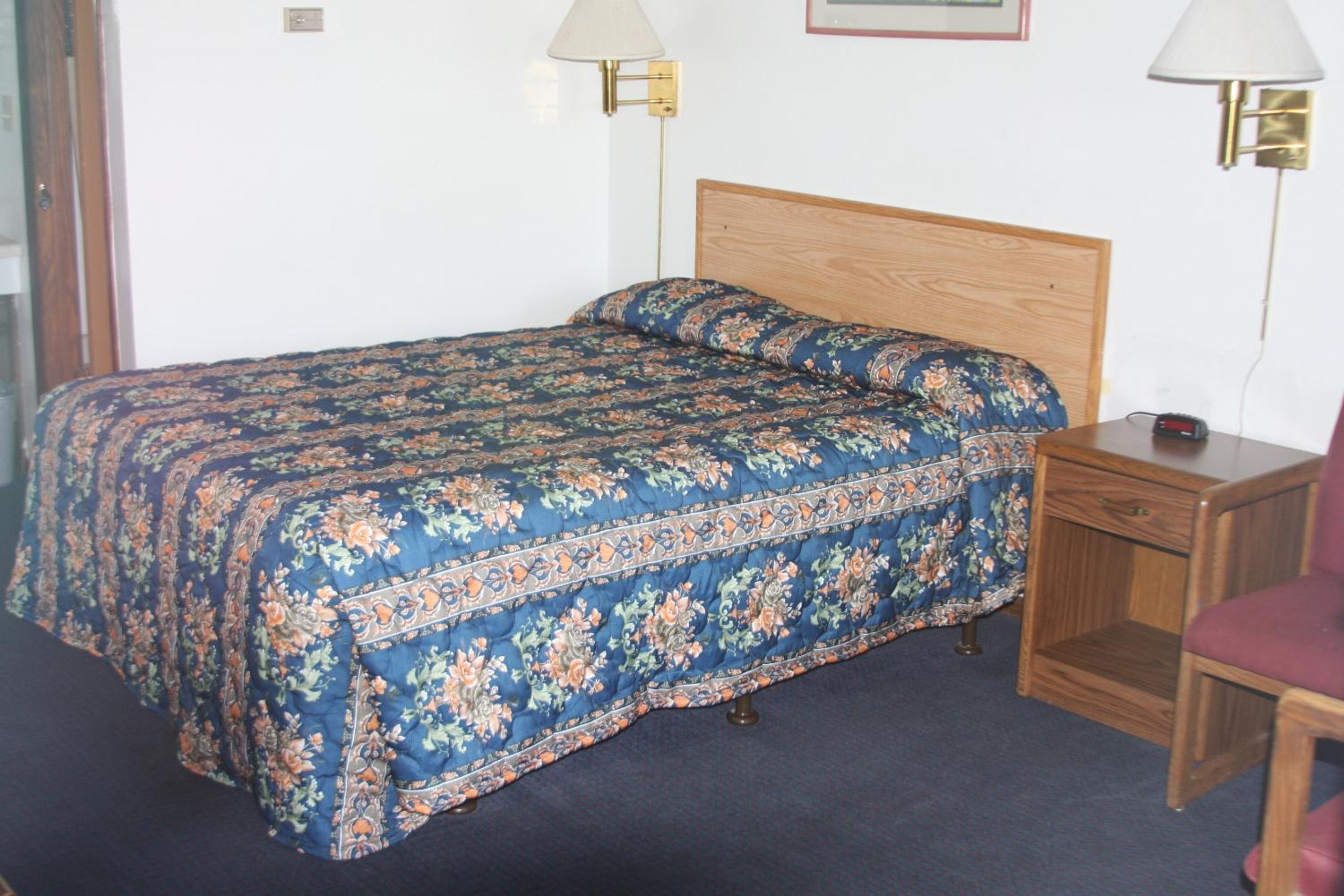 Queen Room photo 1