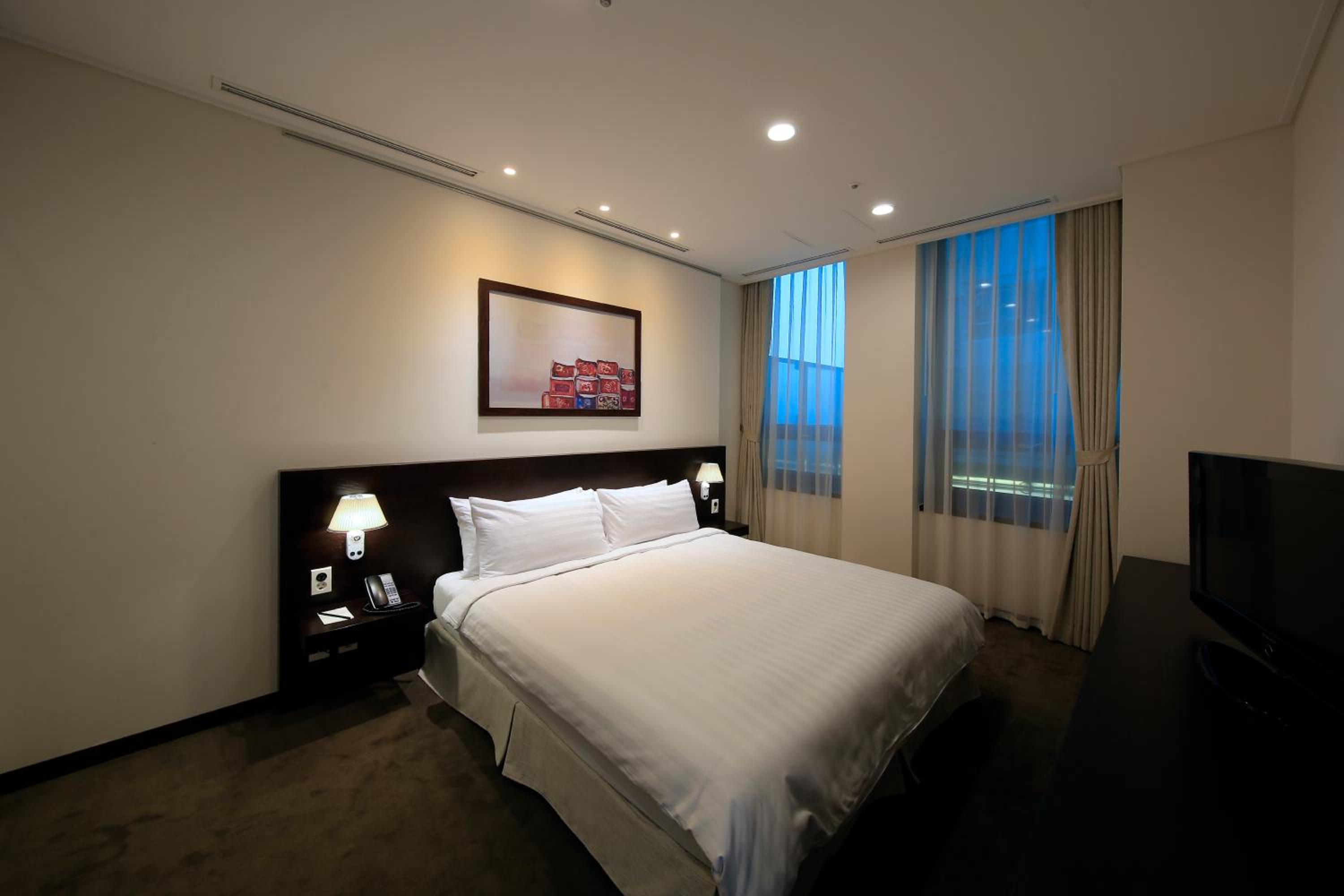 One-Bedroom Apartment X 'Hanuso' Meal Voucher For Two