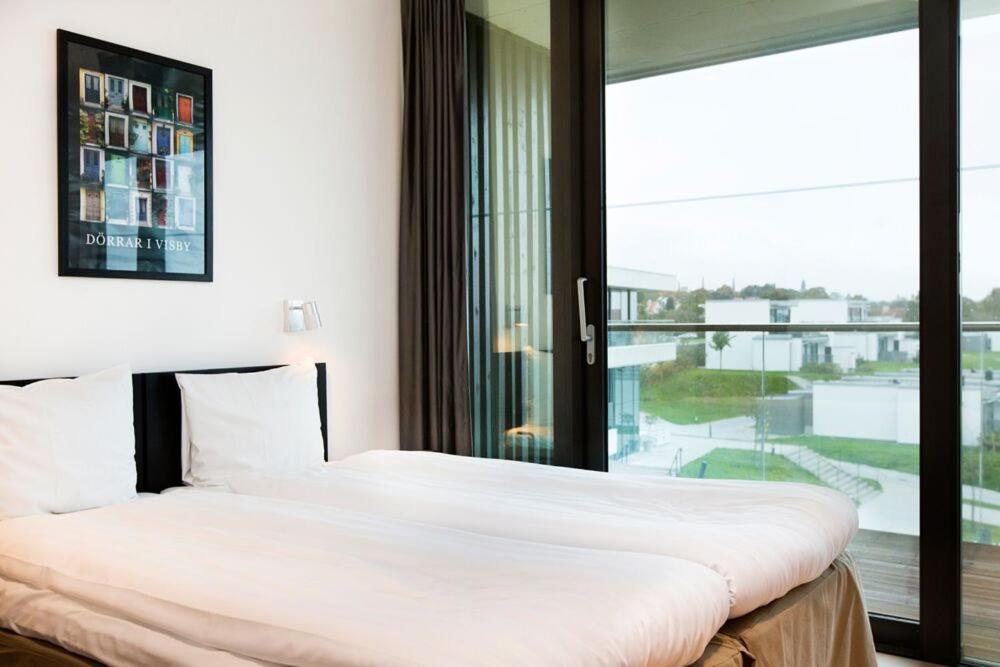 Large Double Room - Photo 4