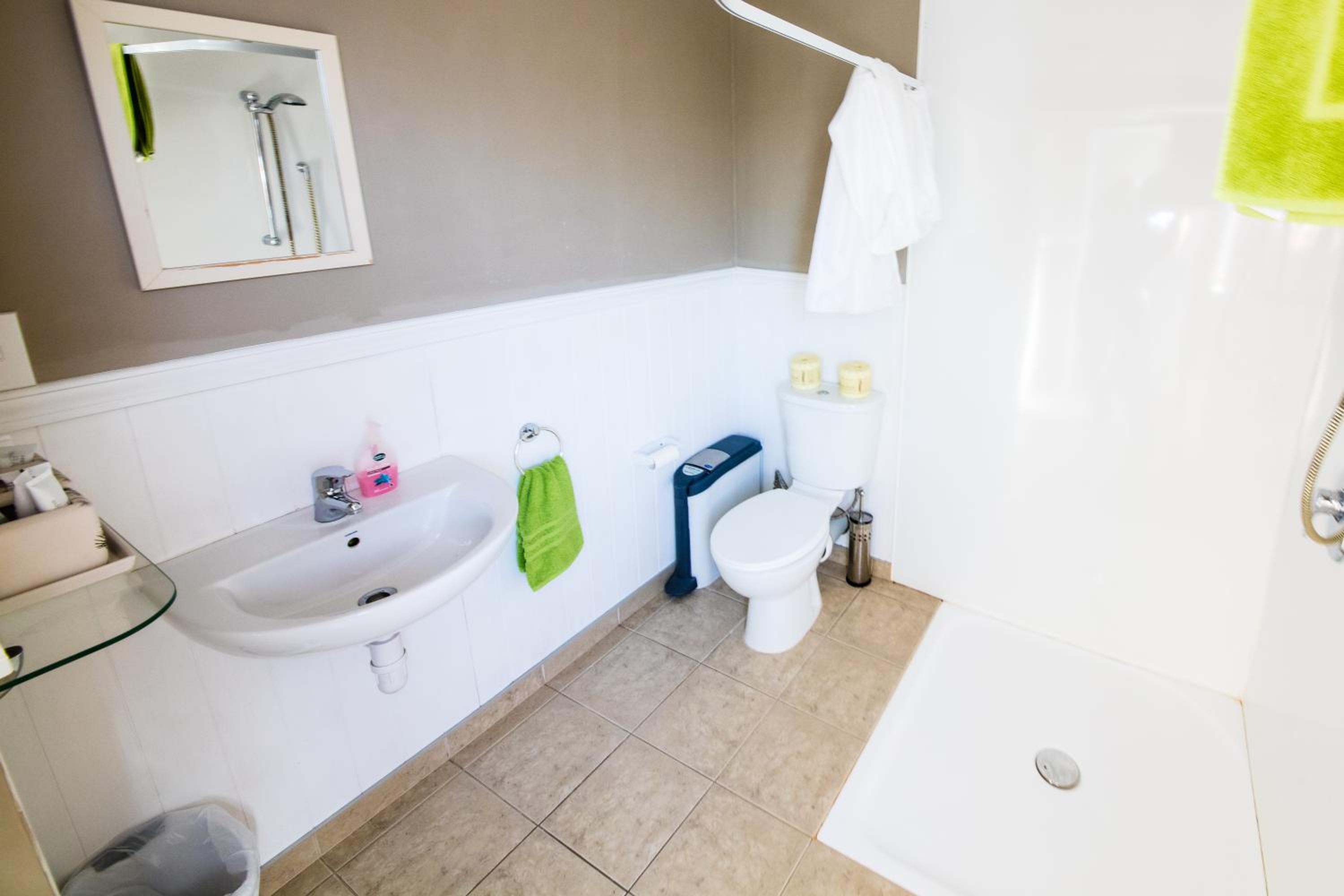 Standard Twin Room with Shared Bathroom photo 3