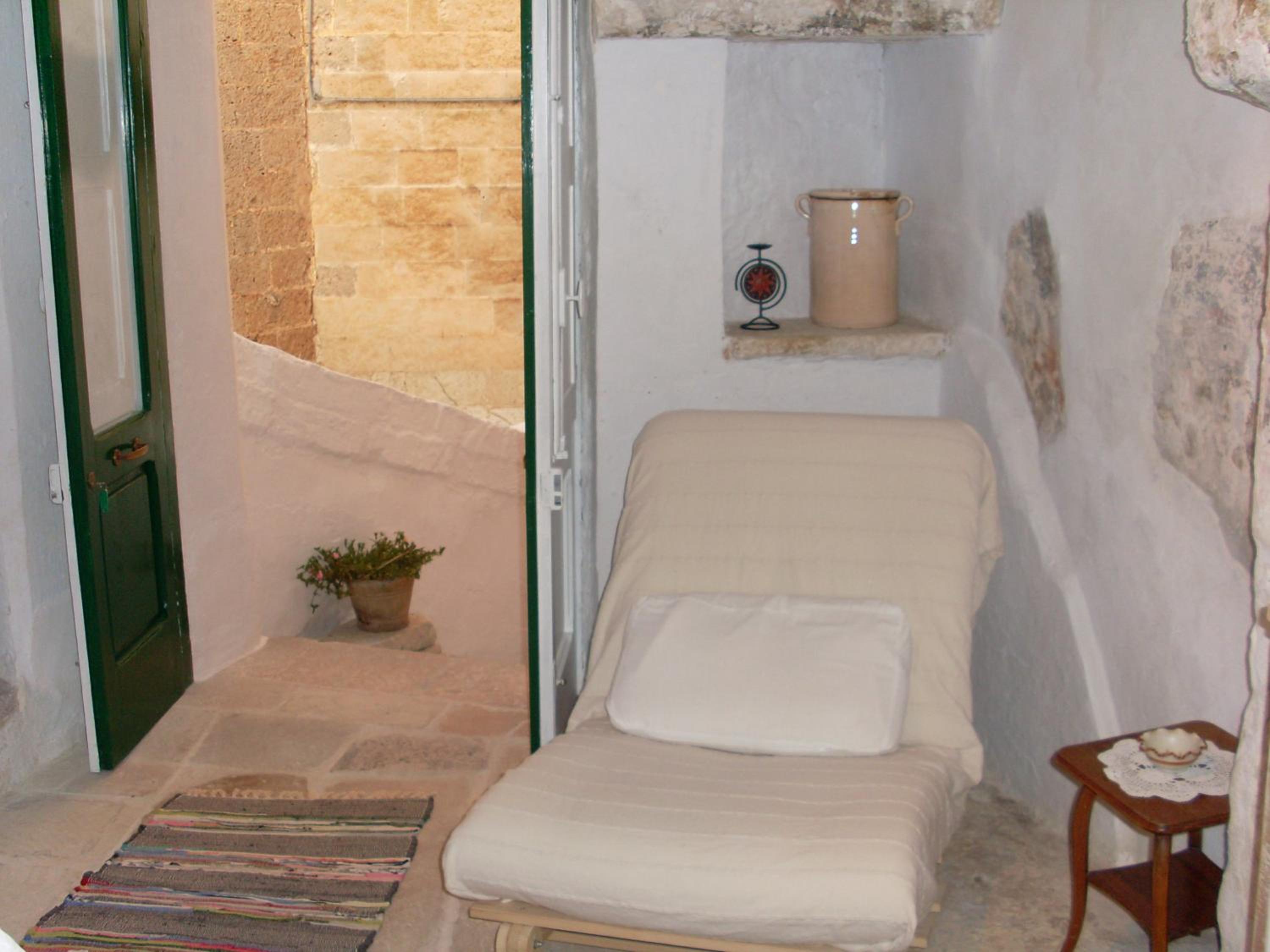 One-Bedroom House photo 1