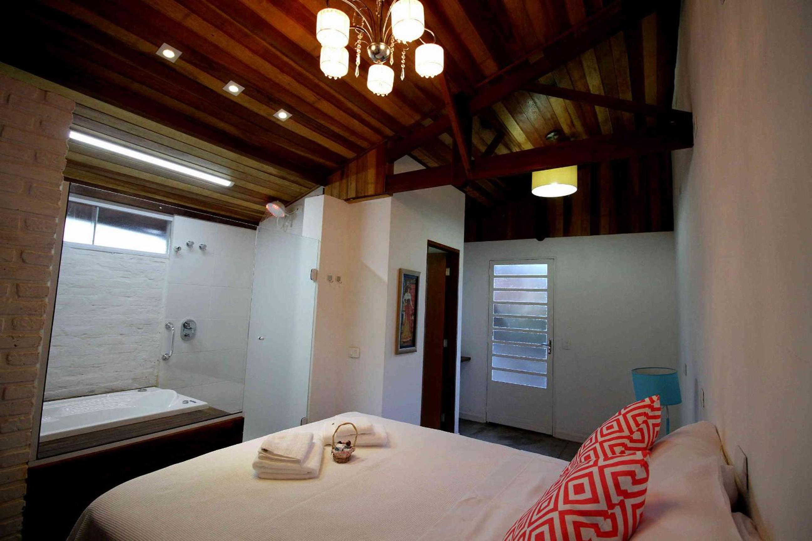 Queen Suite with Spa Bath photo 1