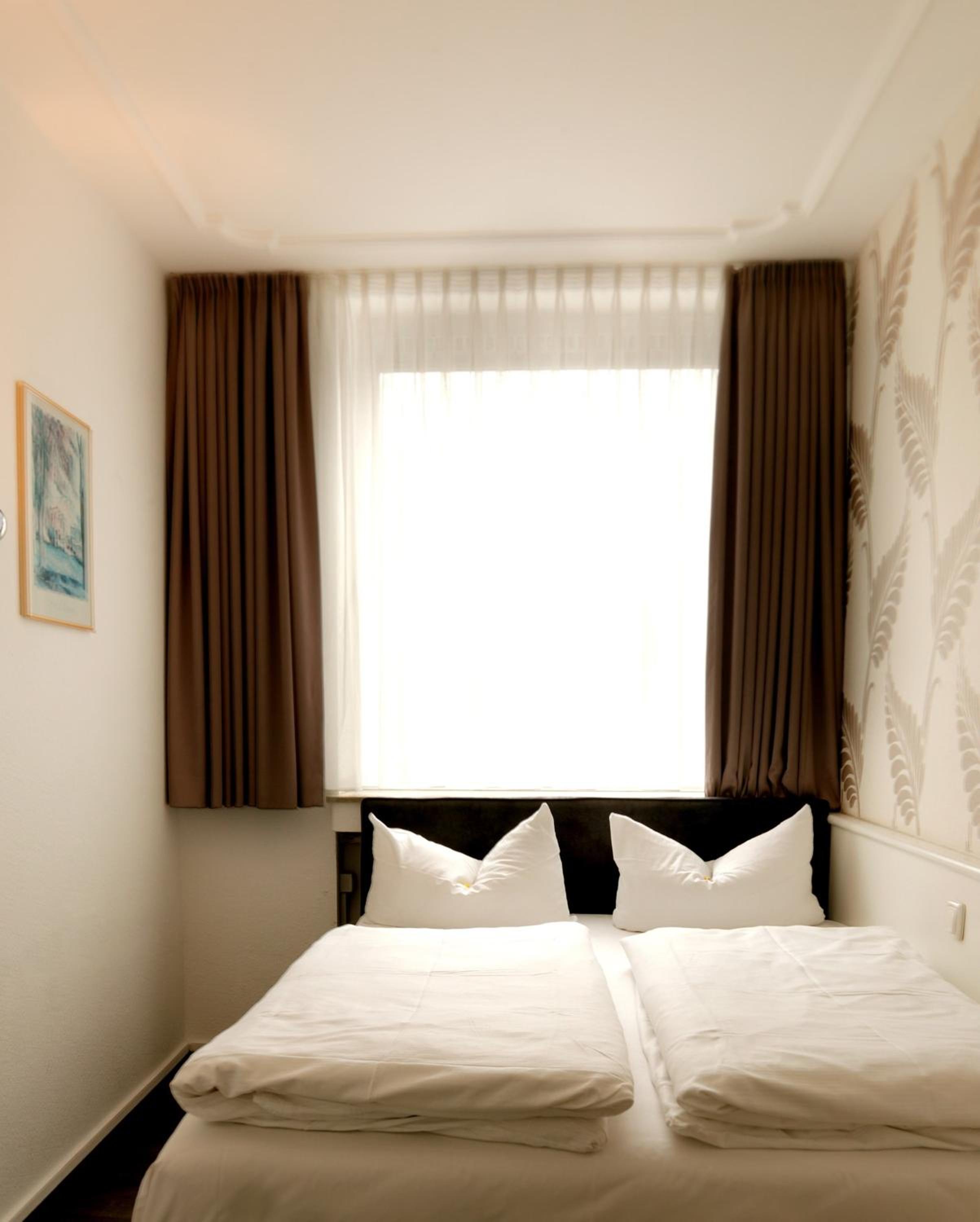 Double Room - Photo 15
