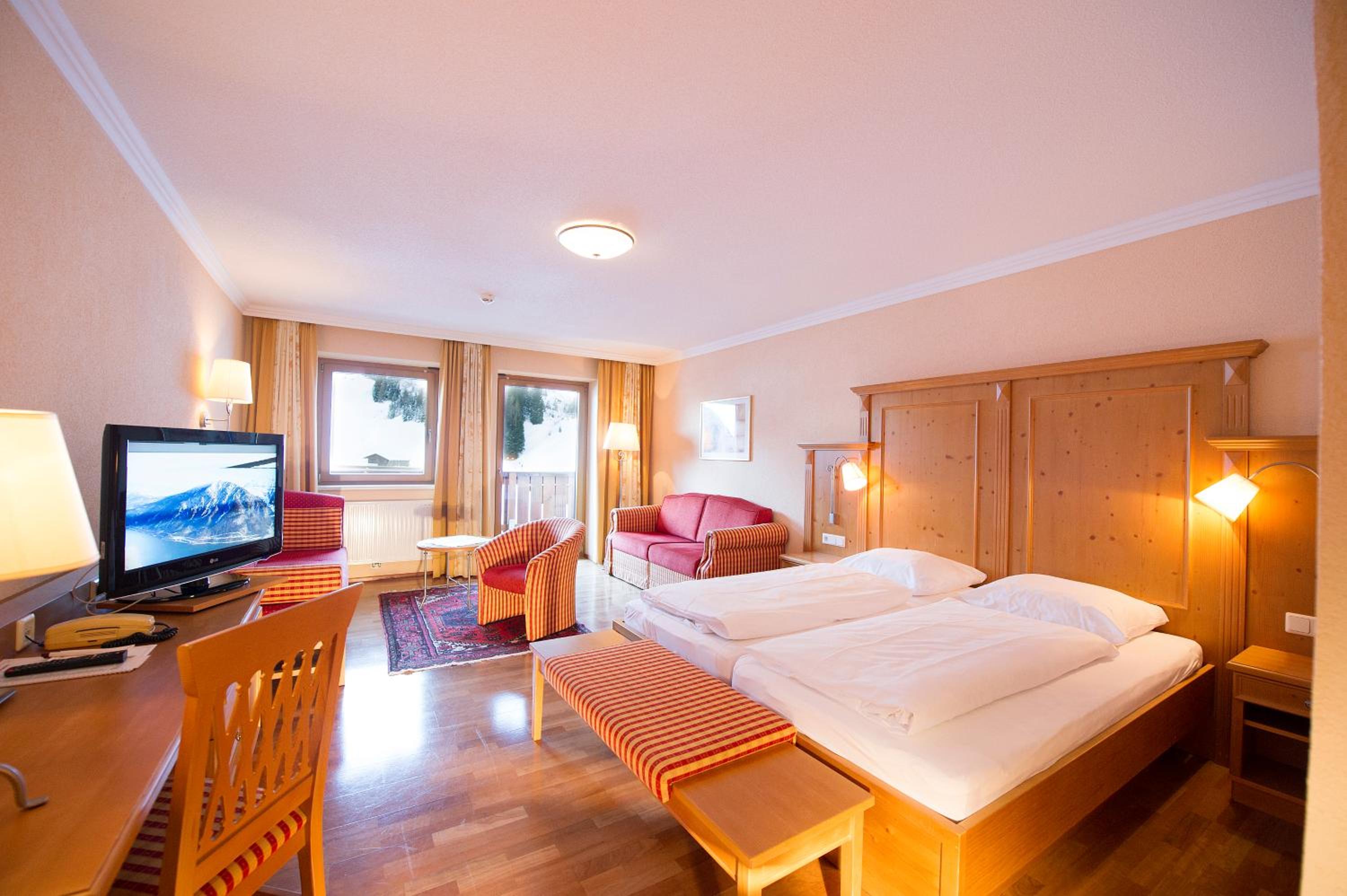 Superior Junior Suite with Balcony photo 1