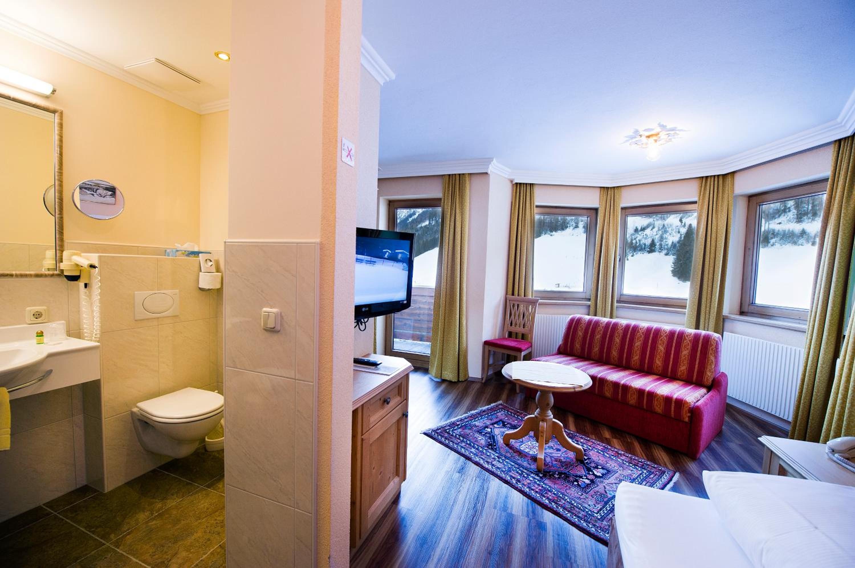 Single Room with Balcony photo 3