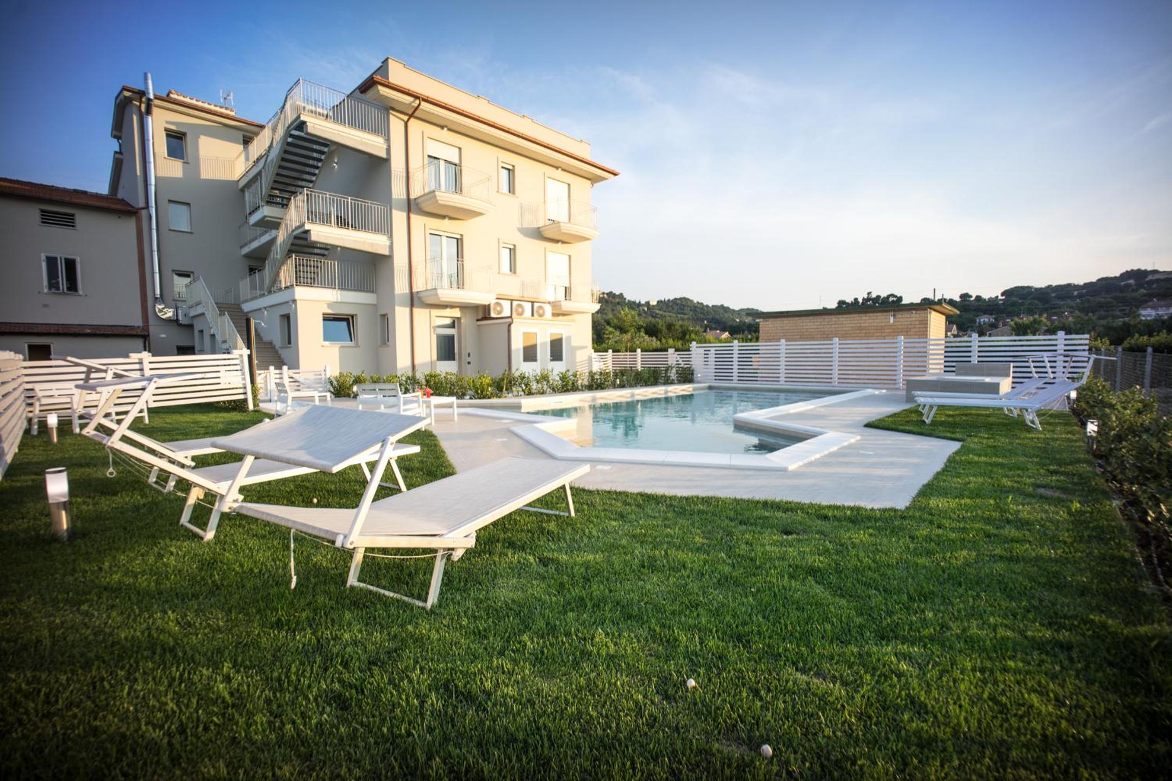 Double Room with Pool View - Ground Floor