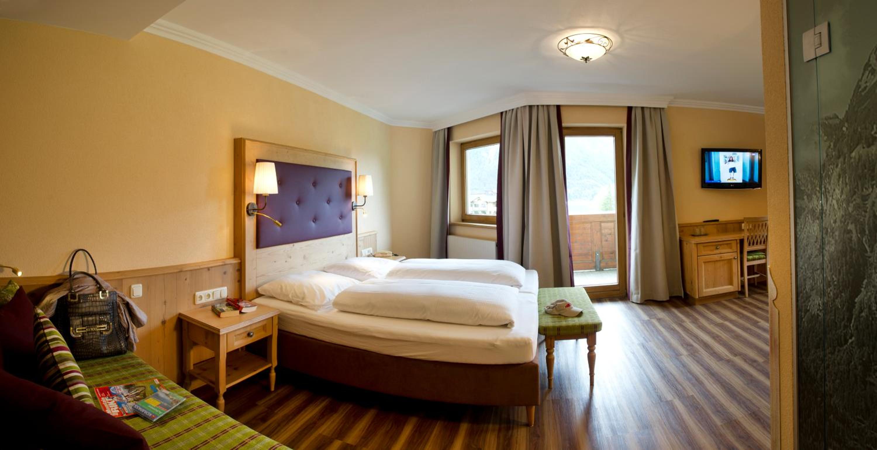 Superior Twin Room with Balcony photo 2