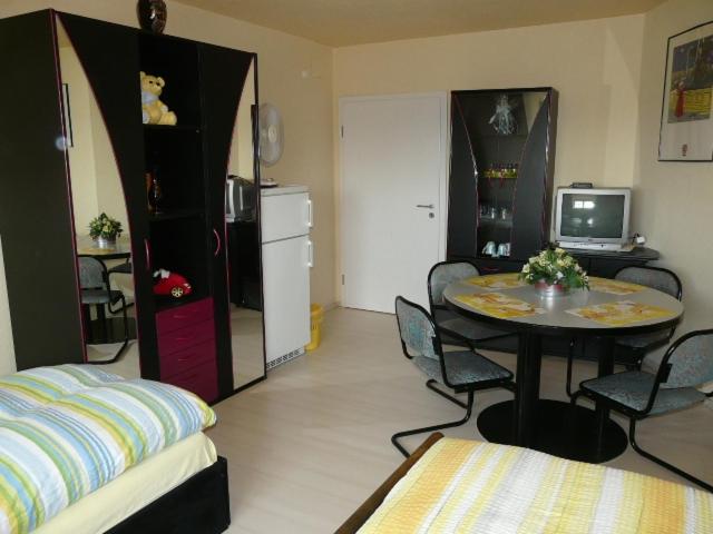 Triple Room with Bathroom - Photo 8