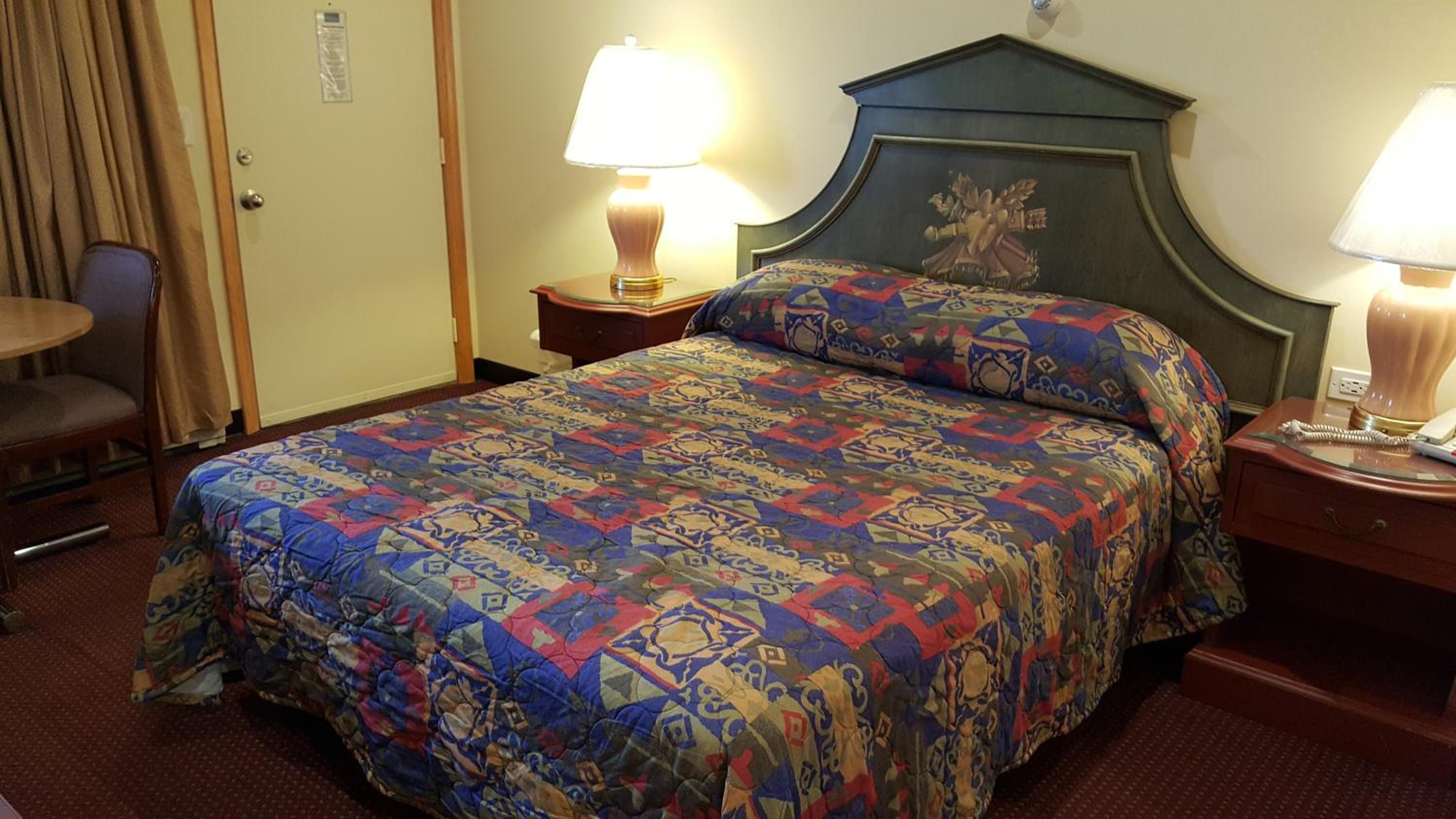 Queen Room photo 1