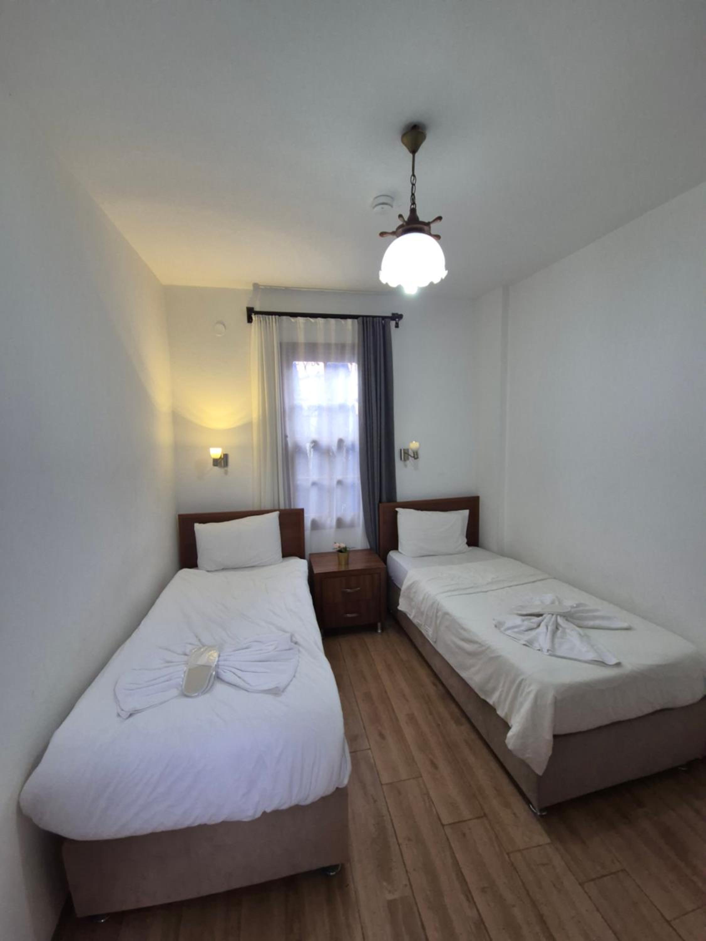 Budget Twin Room photo 2
