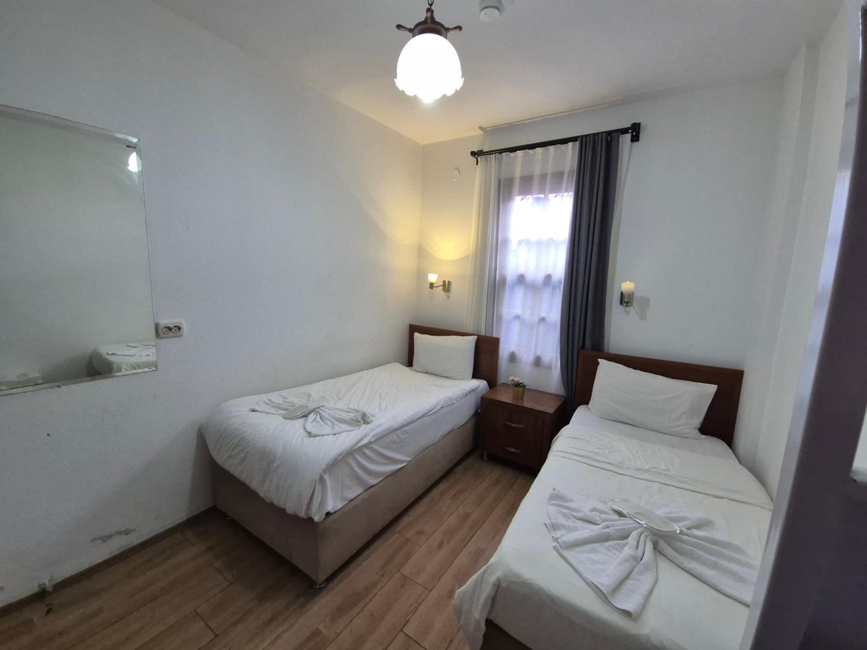Budget Twin Room photo 3