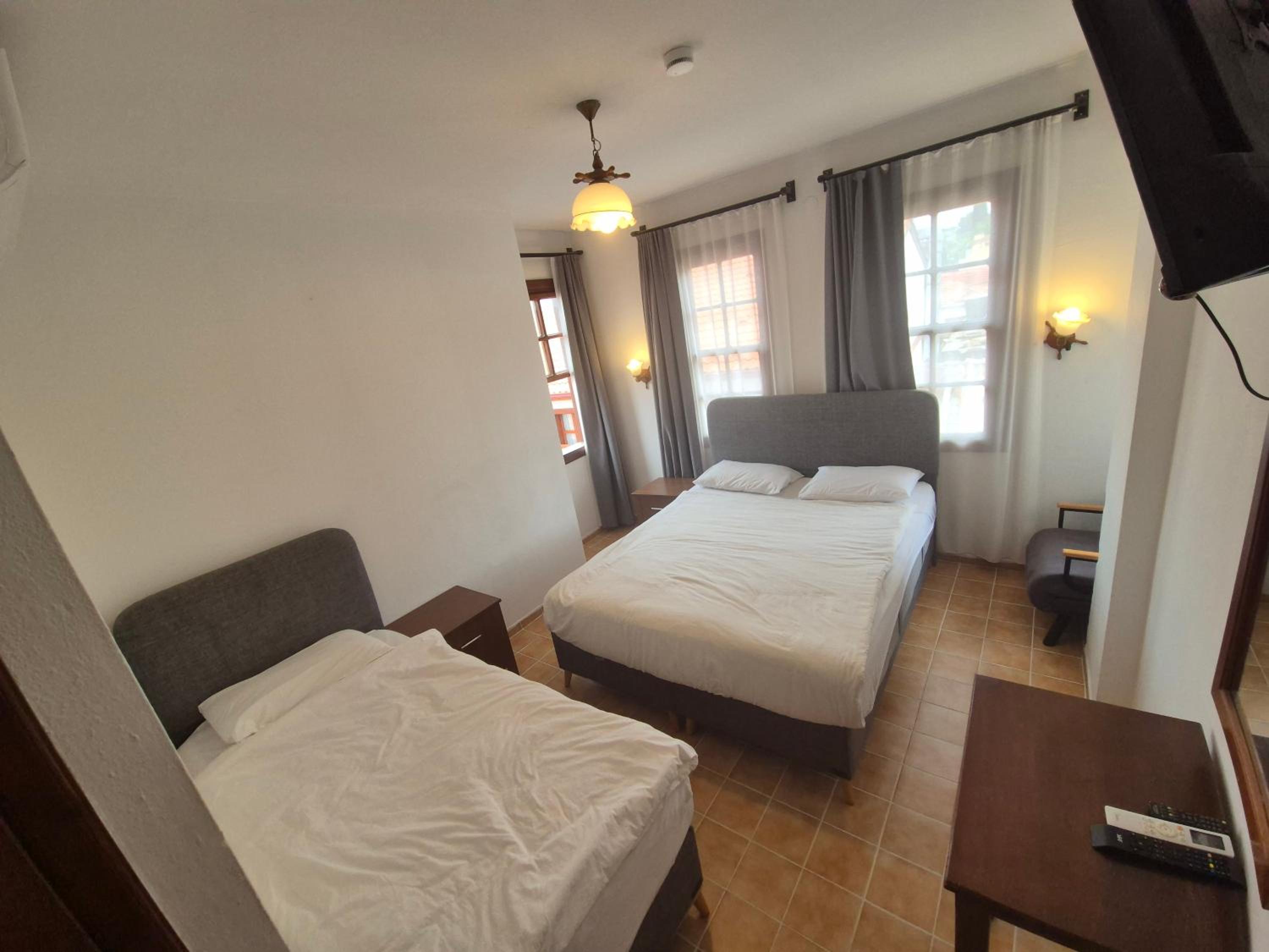 Budget Triple Room photo 2