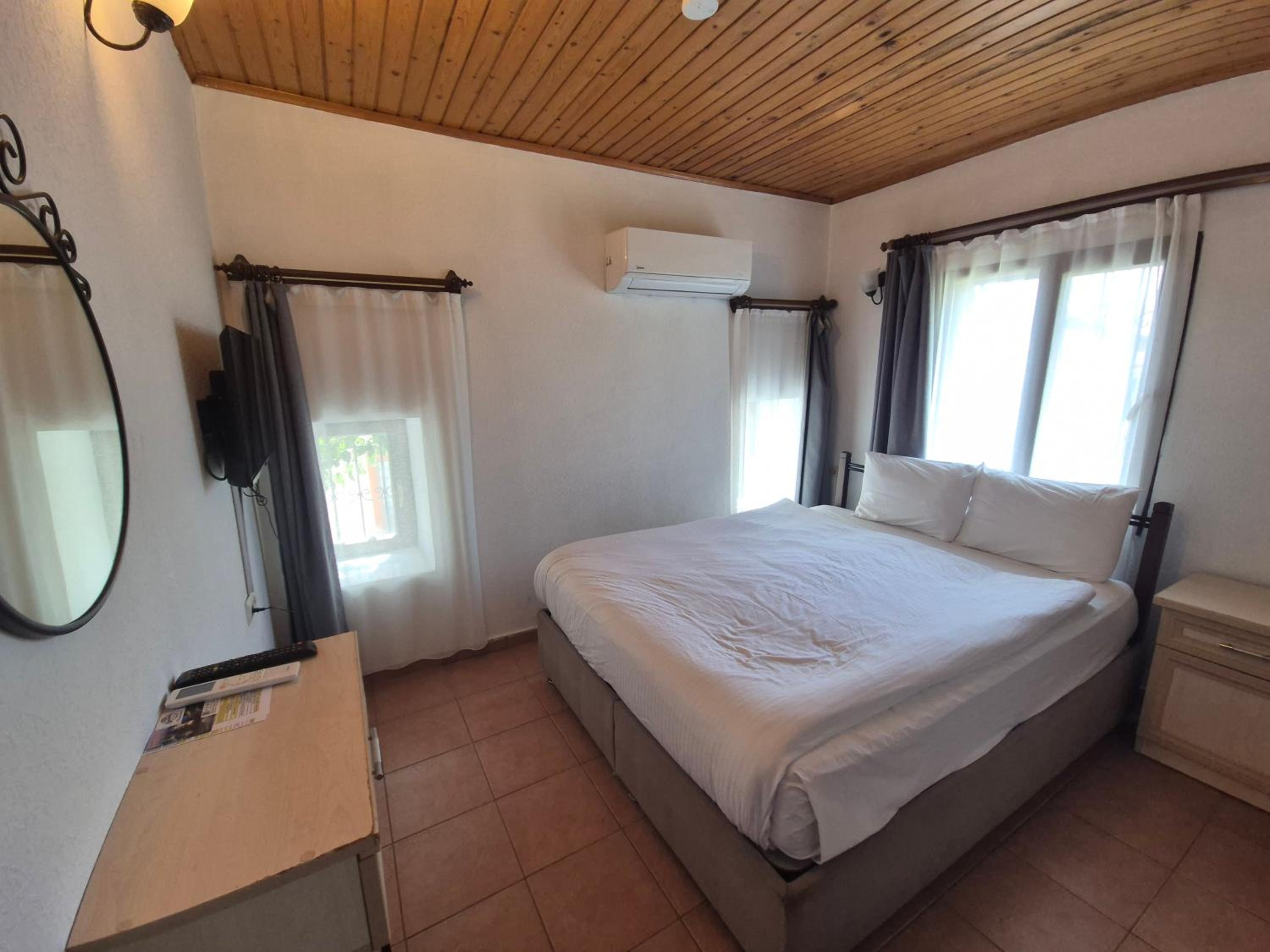 Standard Double Room photo 3
