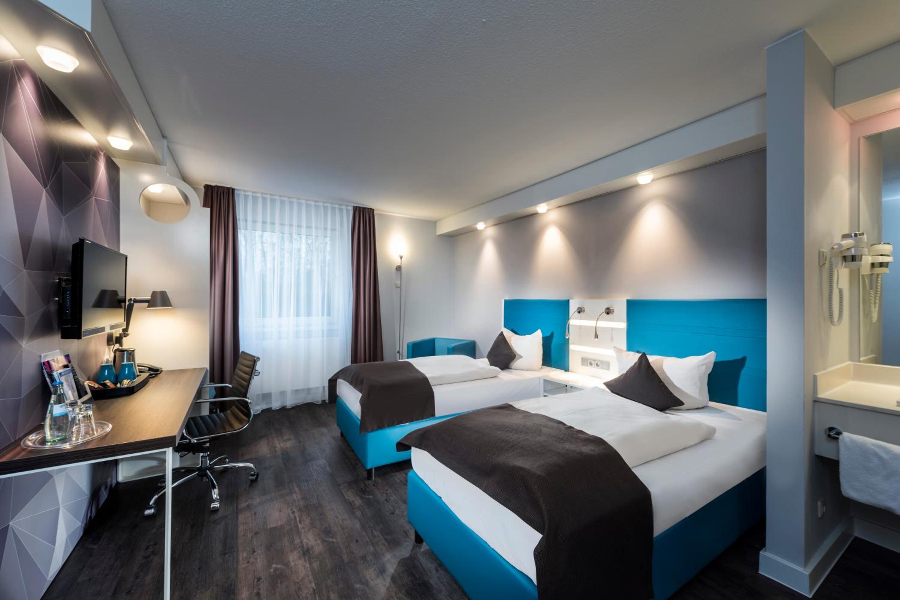 Standard Twin Room - Photo 3