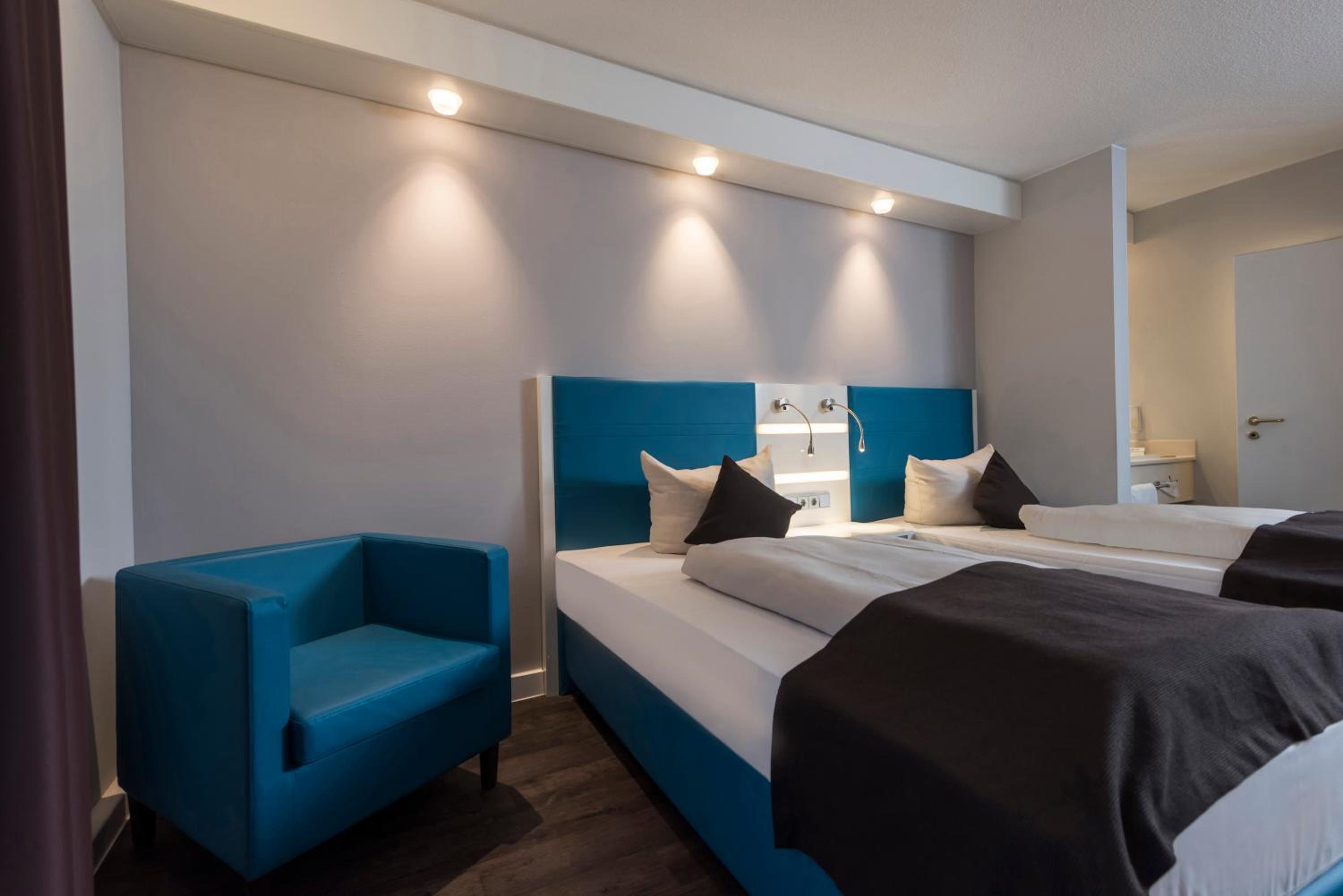 Standard Twin Room - Photo 5