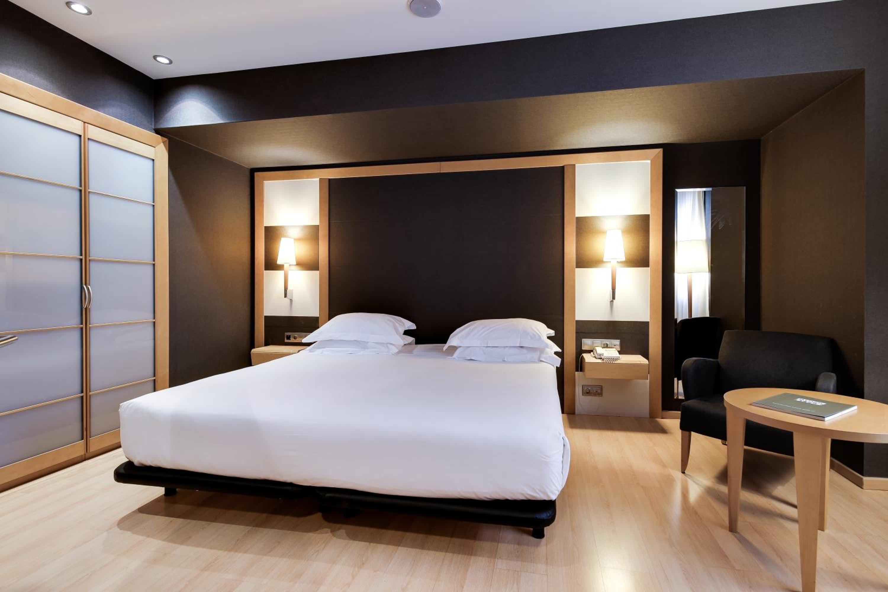 Standard Double or Twin Room photo 3